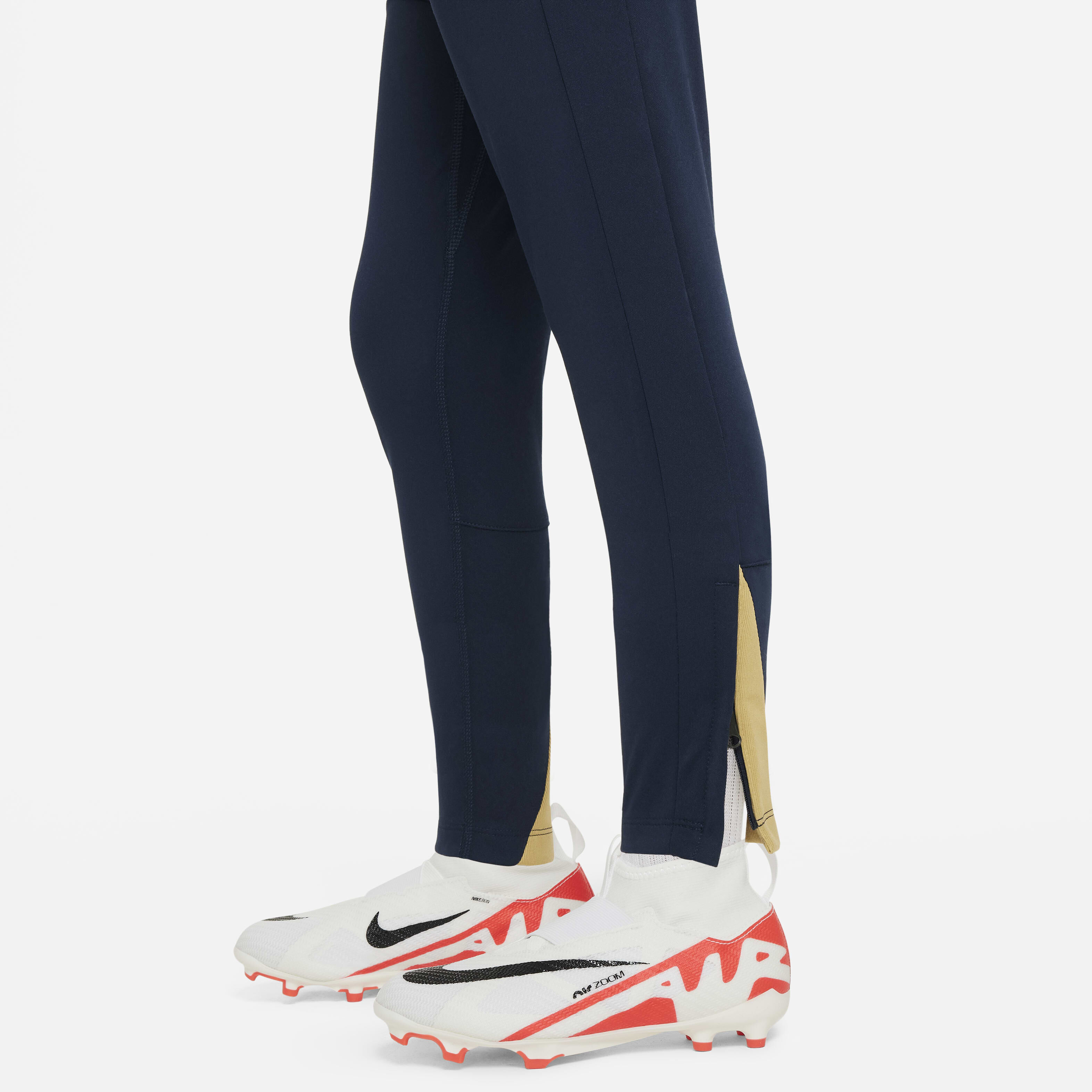 F.C. Barcelona Academy Pro image number 5