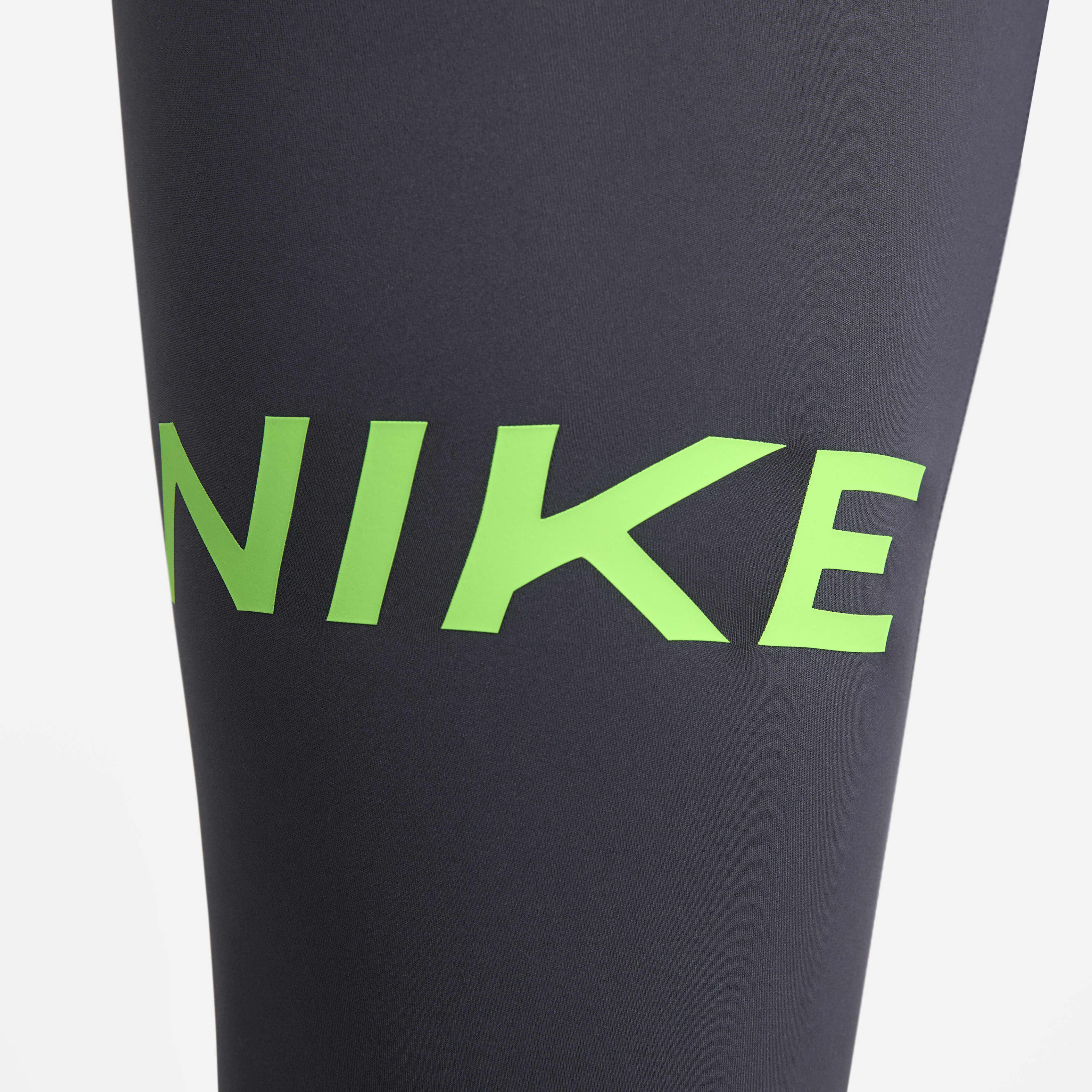 Nike Pro image number 4