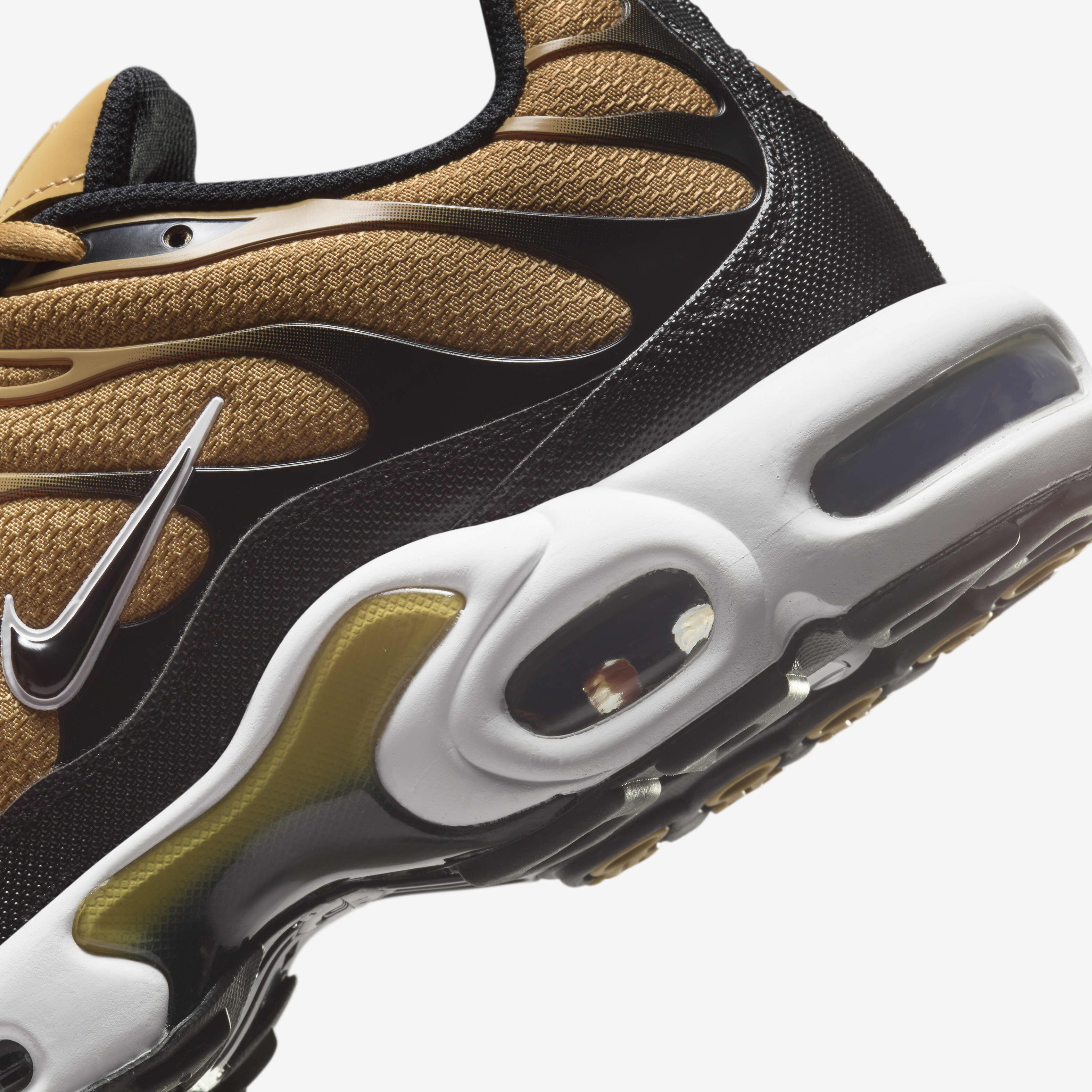 Nike air max plus black and gold womens clearance