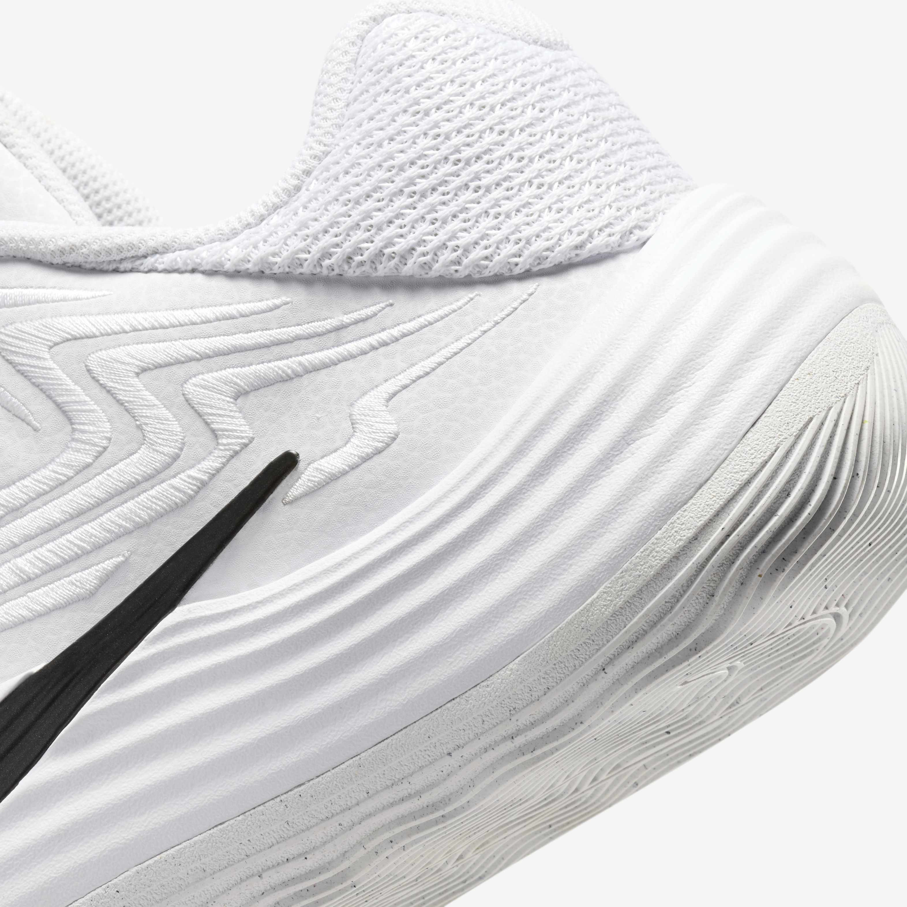 نايكي بريسيجن 8 لو image number 7