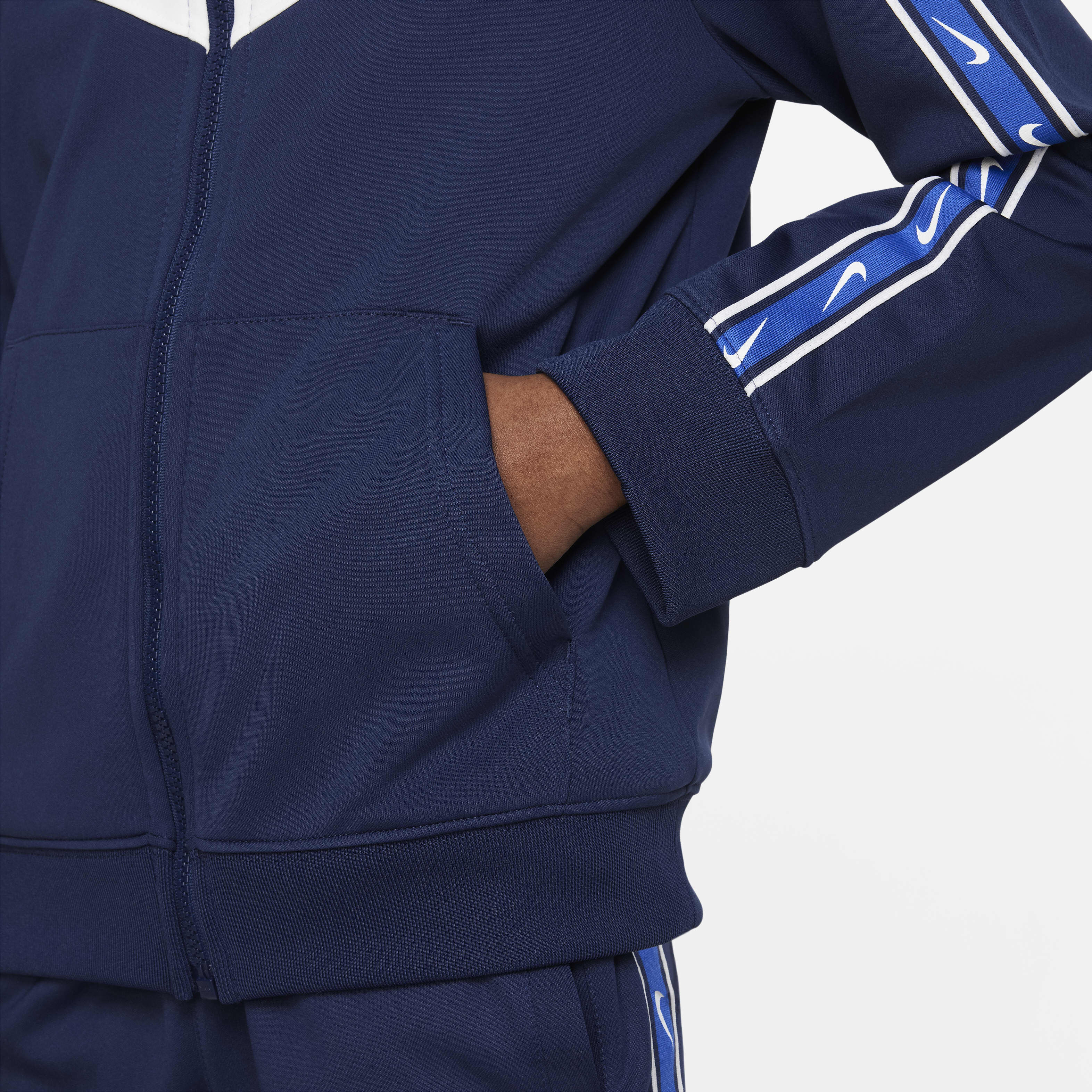 Nike Sportswear Repeat image number 3