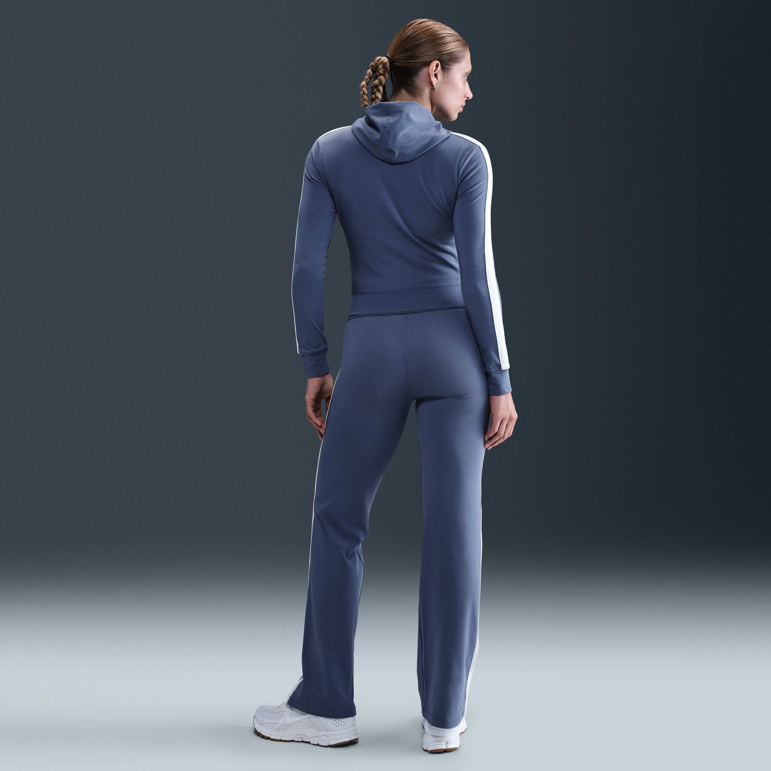 نايكي سبورتسوير image number 3