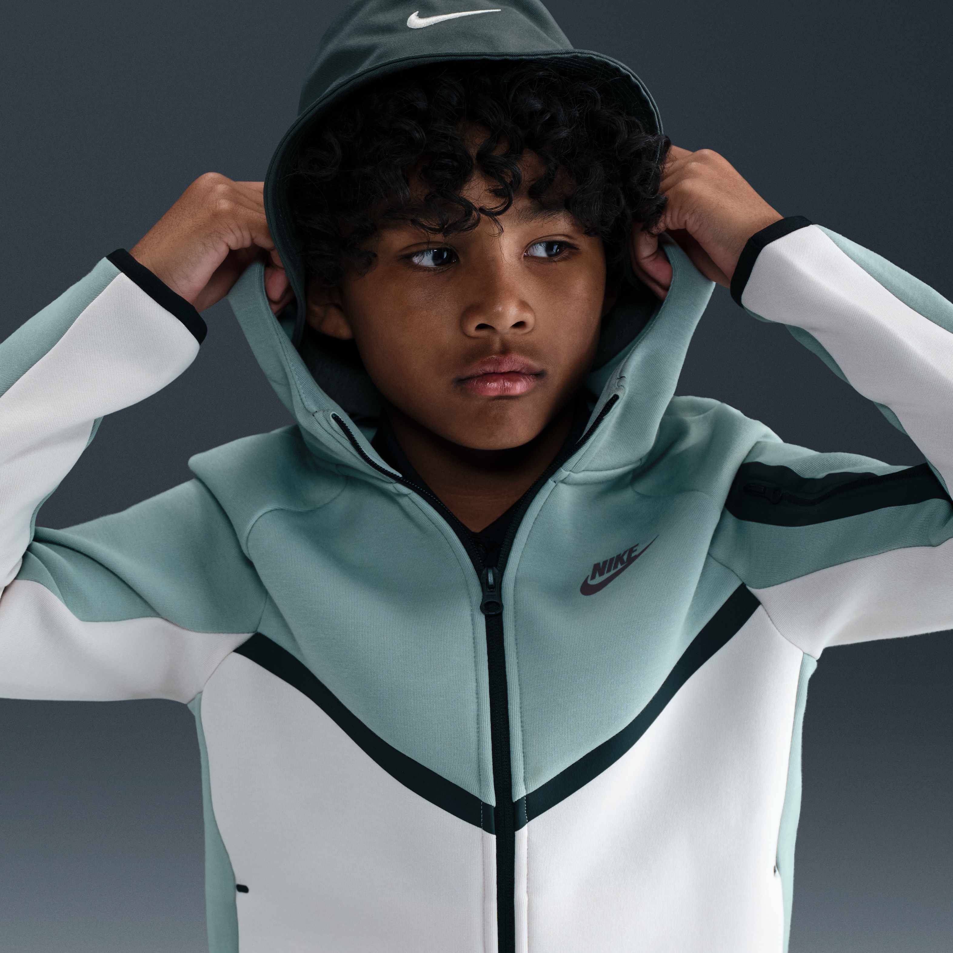 Nike Sportswear Tech Fleece image number 2