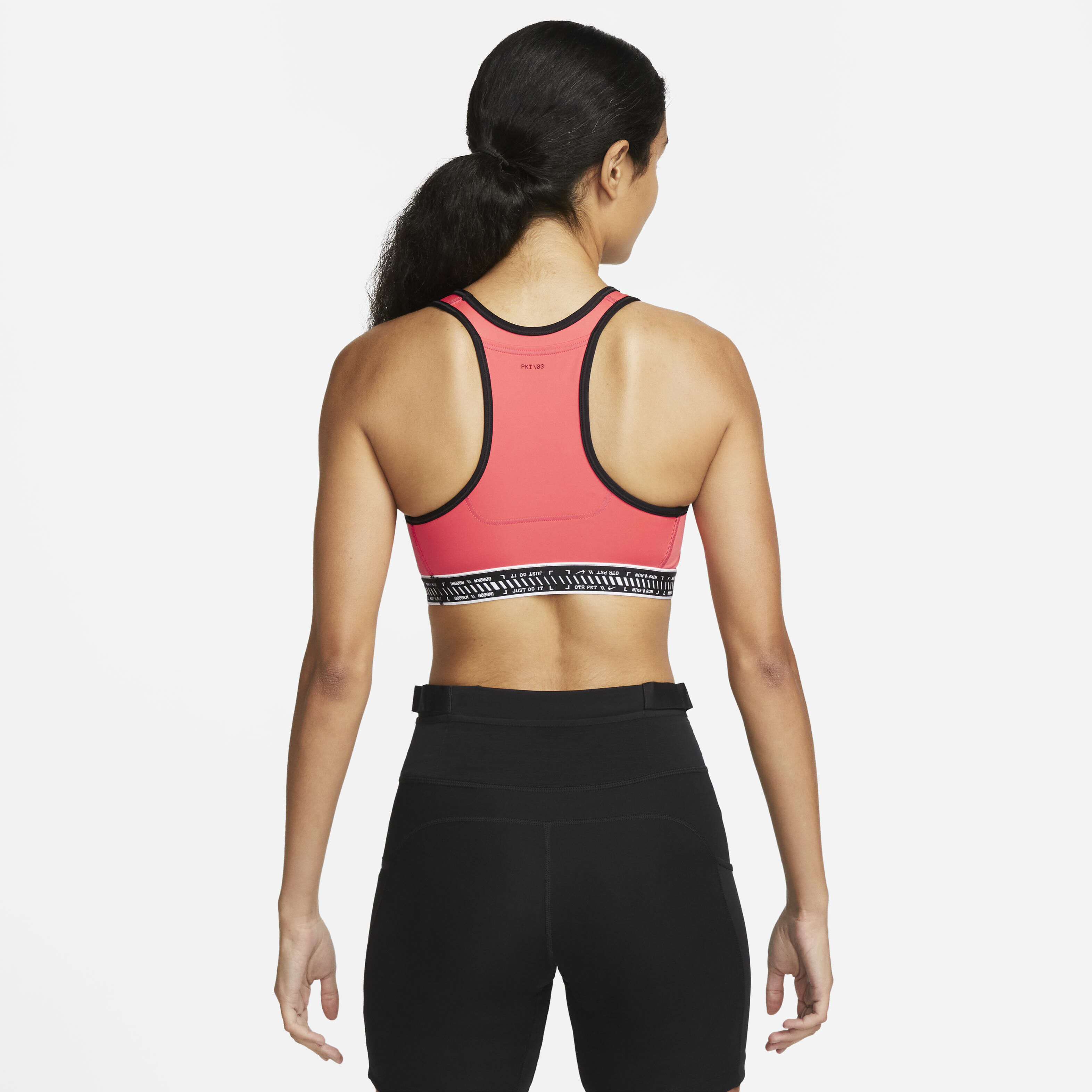 Buy Nike Swoosh On The Run Women s Medium Support Lightly Lined Sports Bra with Pockets Nike Saudi Official