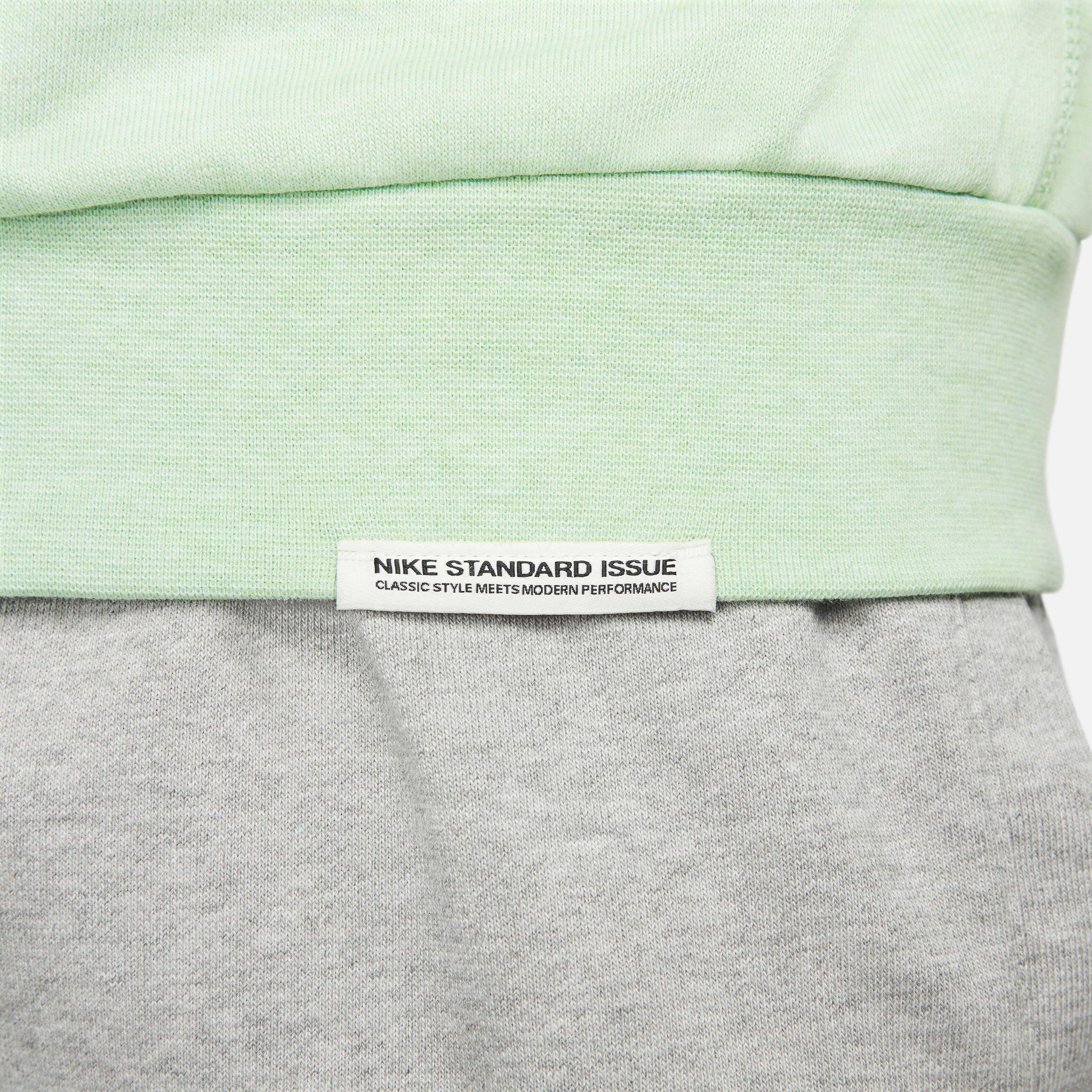 Nike Standard Issue image number 5