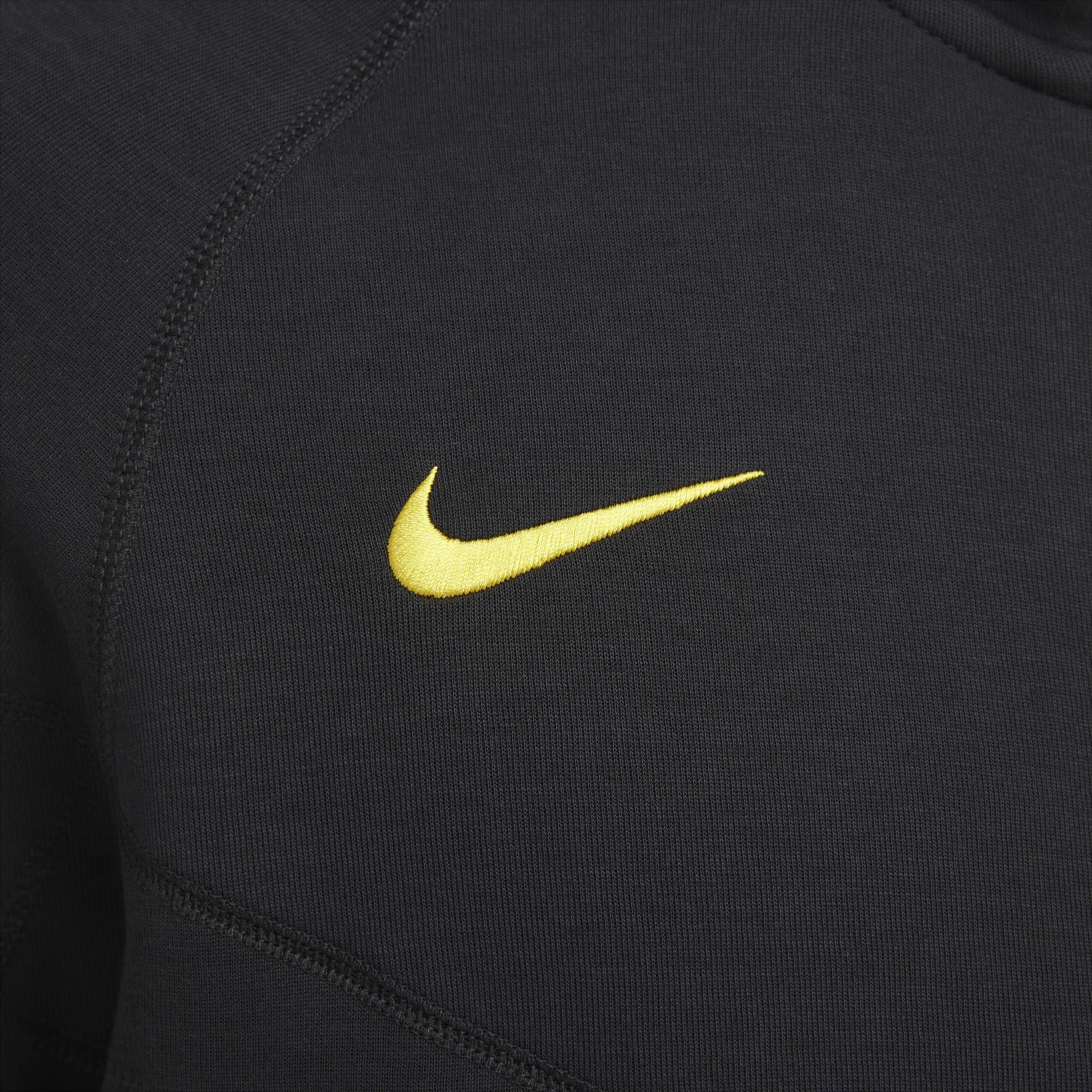 Liverpool F.C. Tech Windrunner Third image number 3