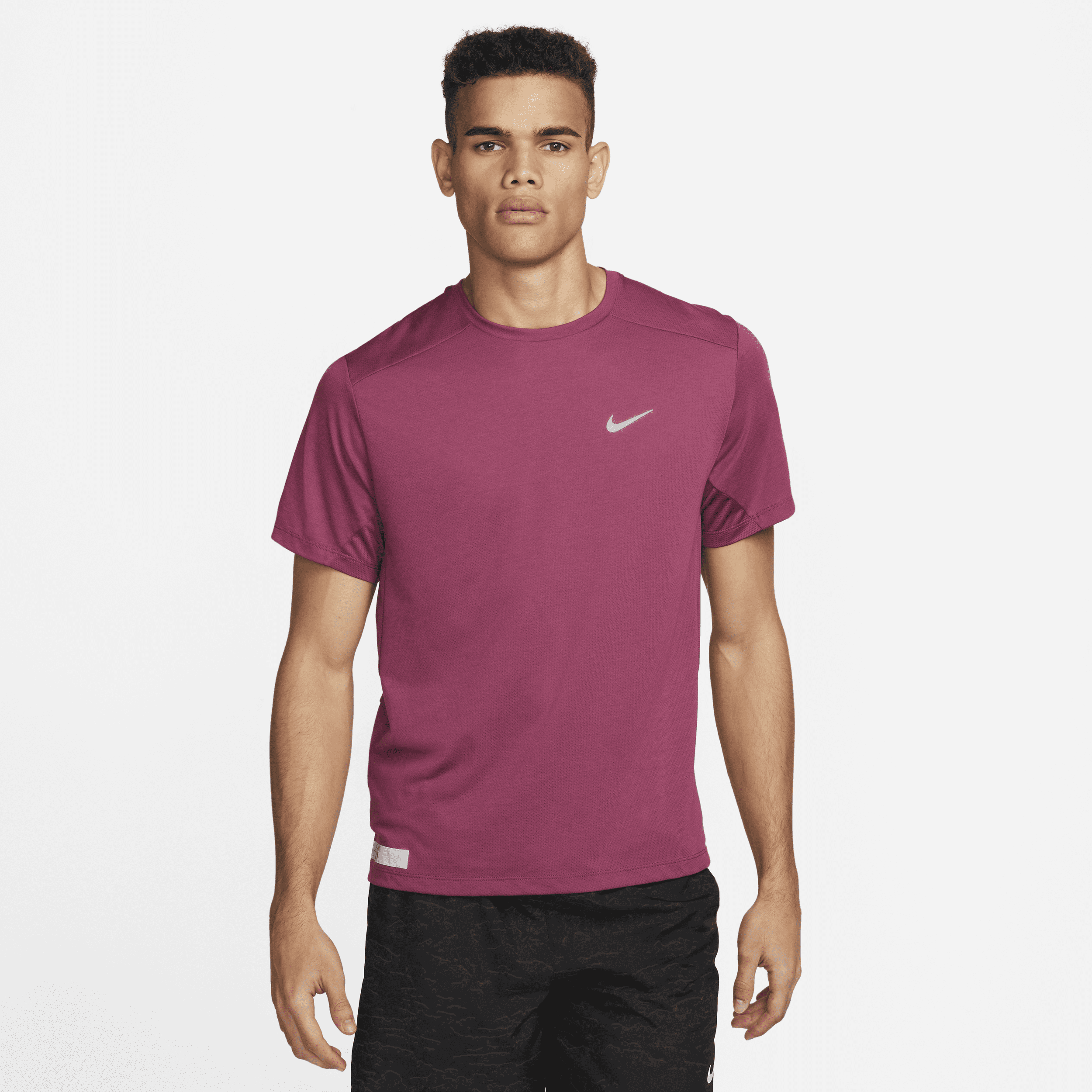 Does nike best sale clothing run small