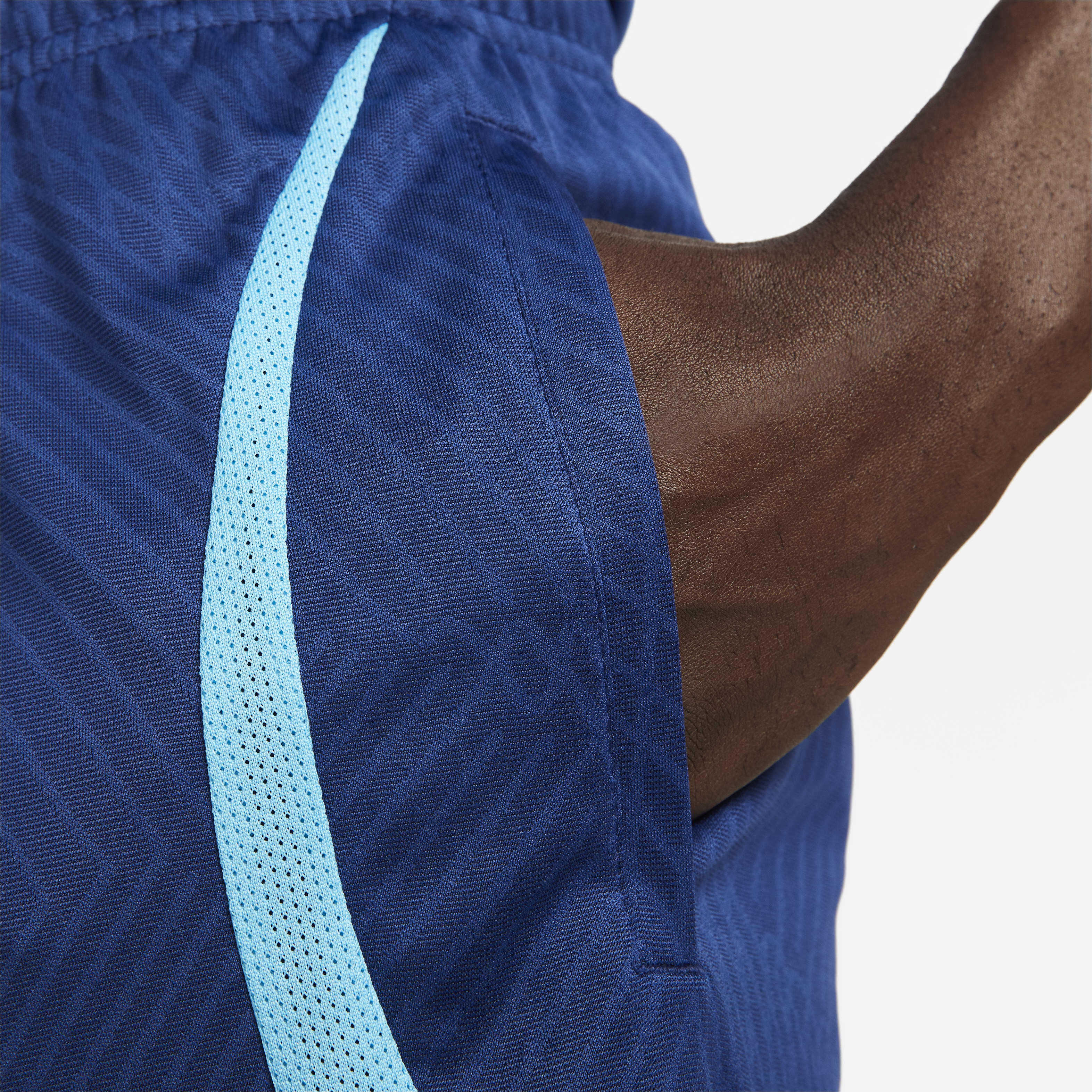 England Strike image number 3