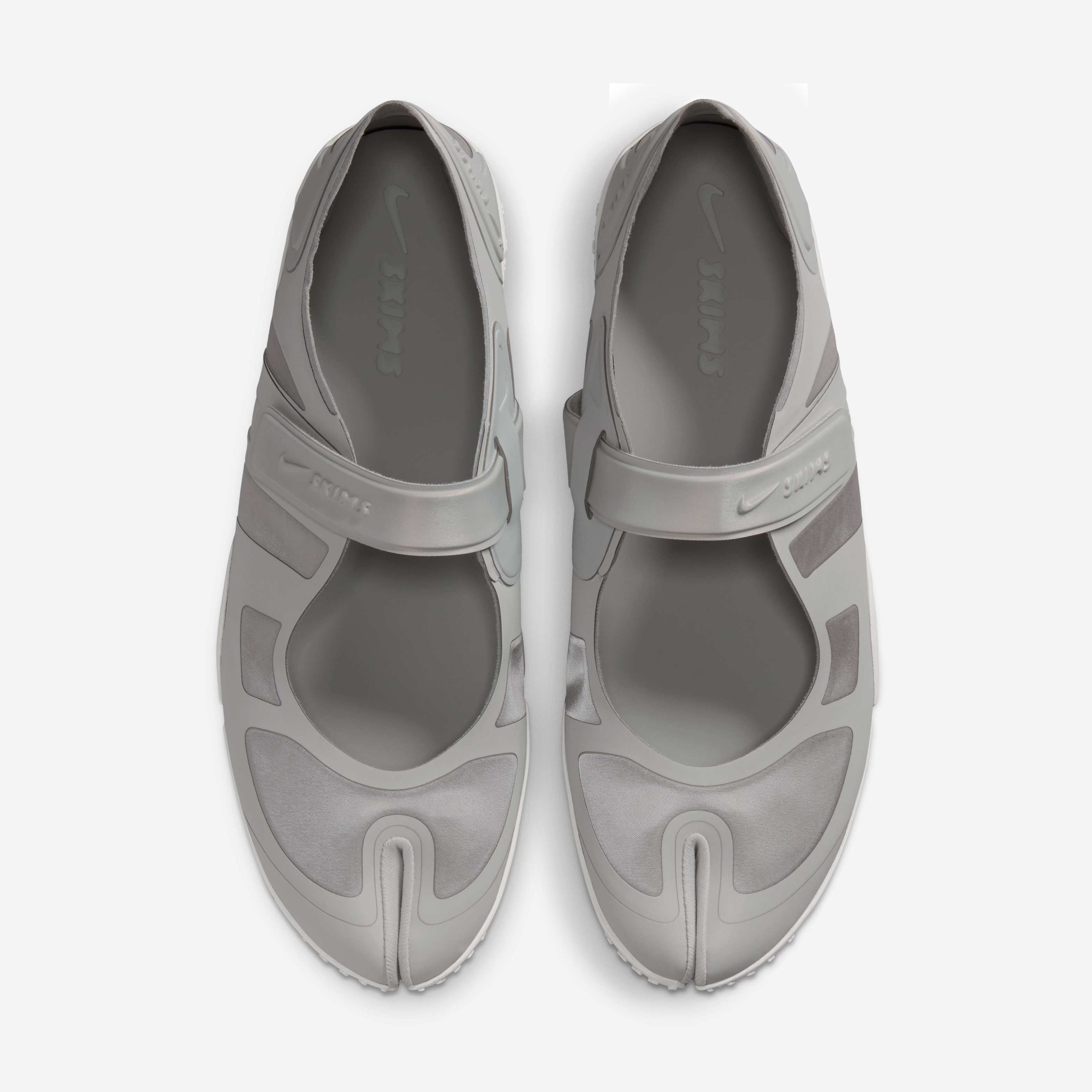 NikeSKIMS ريفت ساتين image number 3