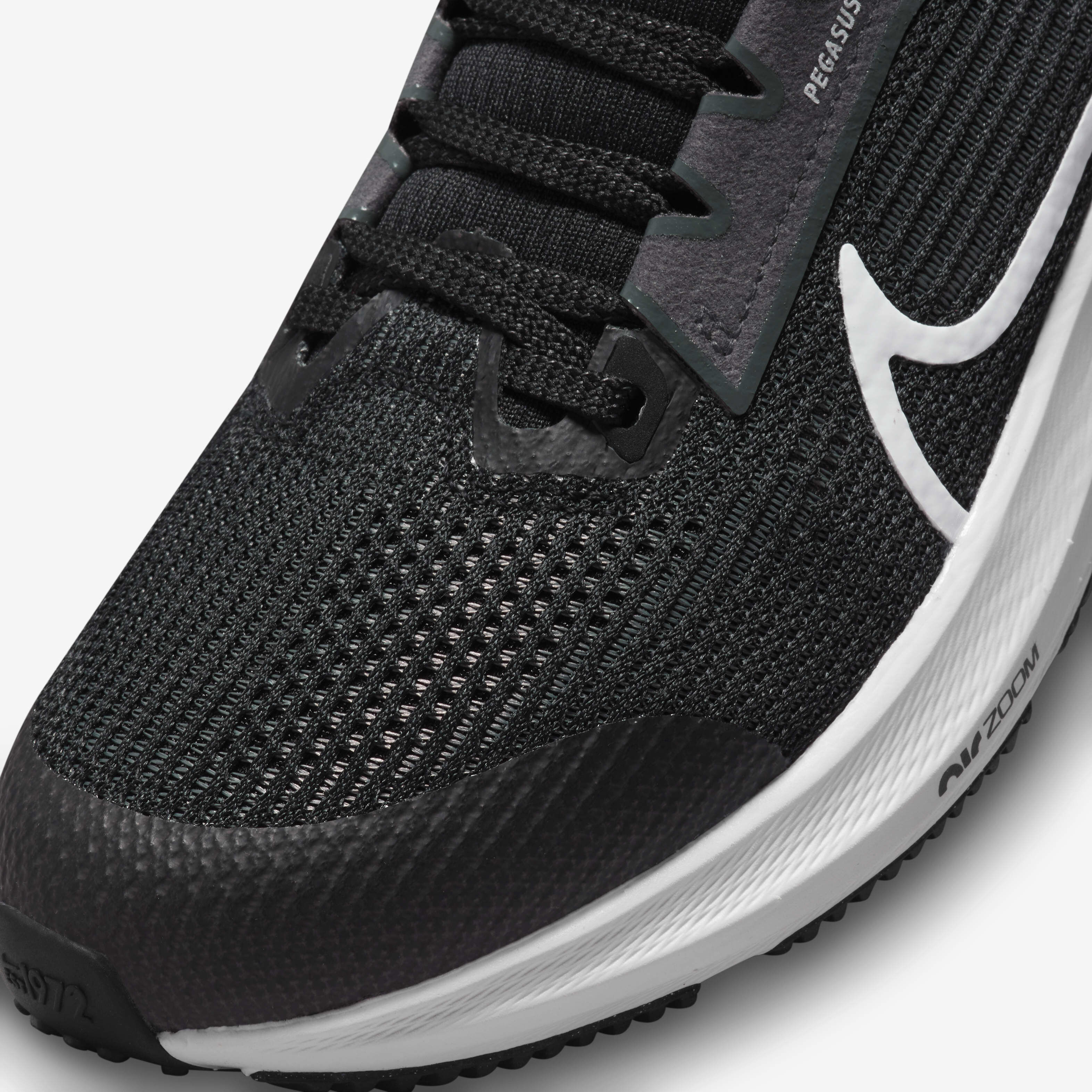 Buy Nike Air Zoom Pegasus 40 Older Kids Road Running Shoes Nike Saudi Official