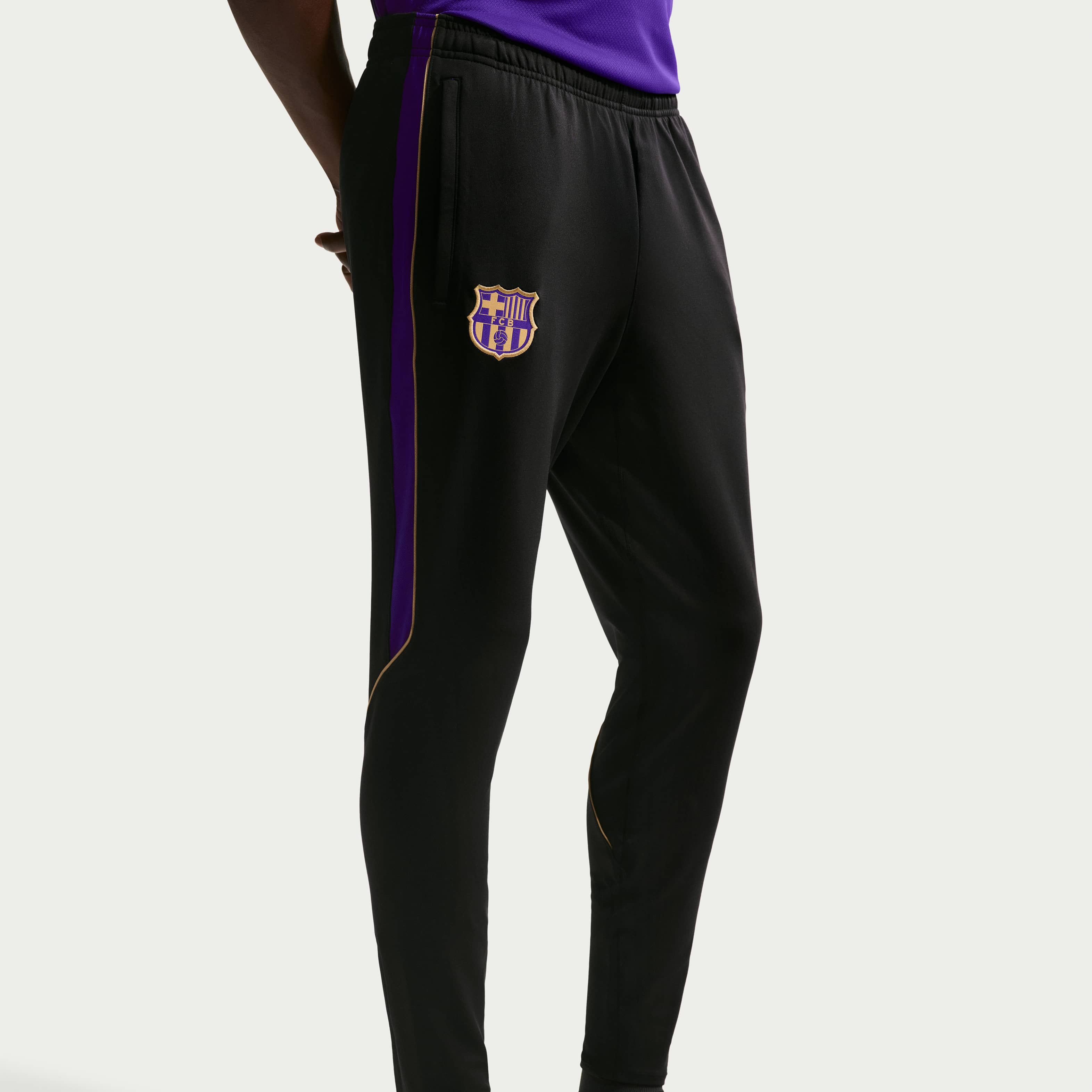 برشلونة سترايك الاحتياطي image number 1
