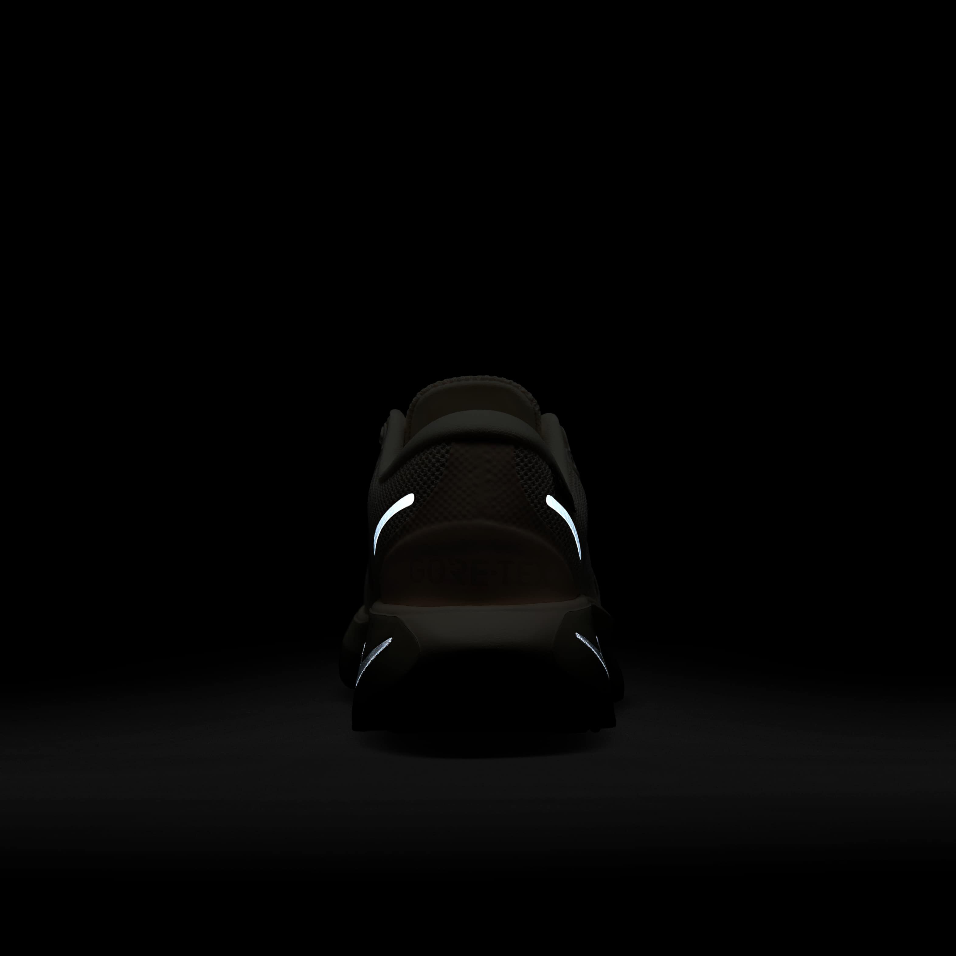 نايكي موتيفا جور-تكس image number 9