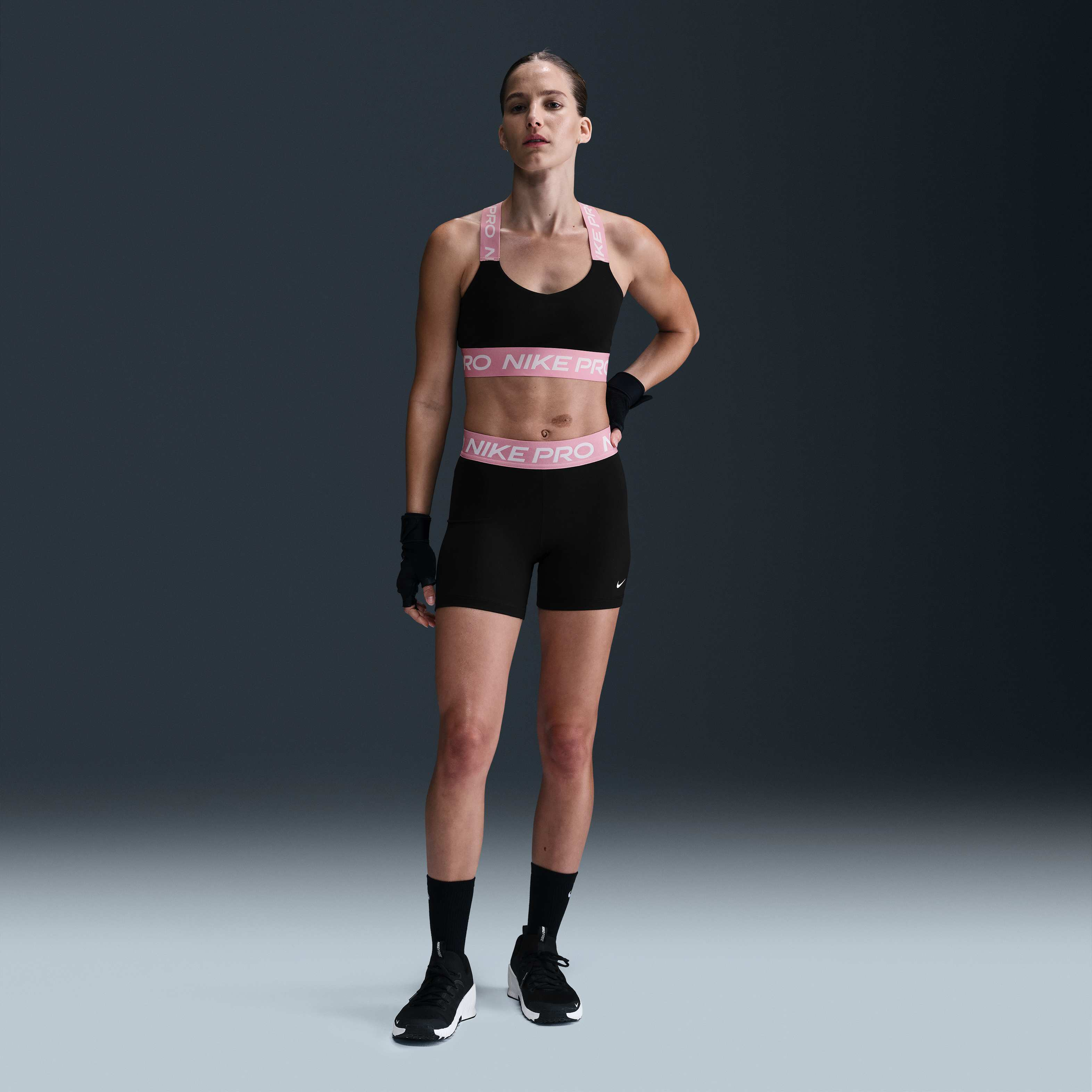 Nike Pro image number 3