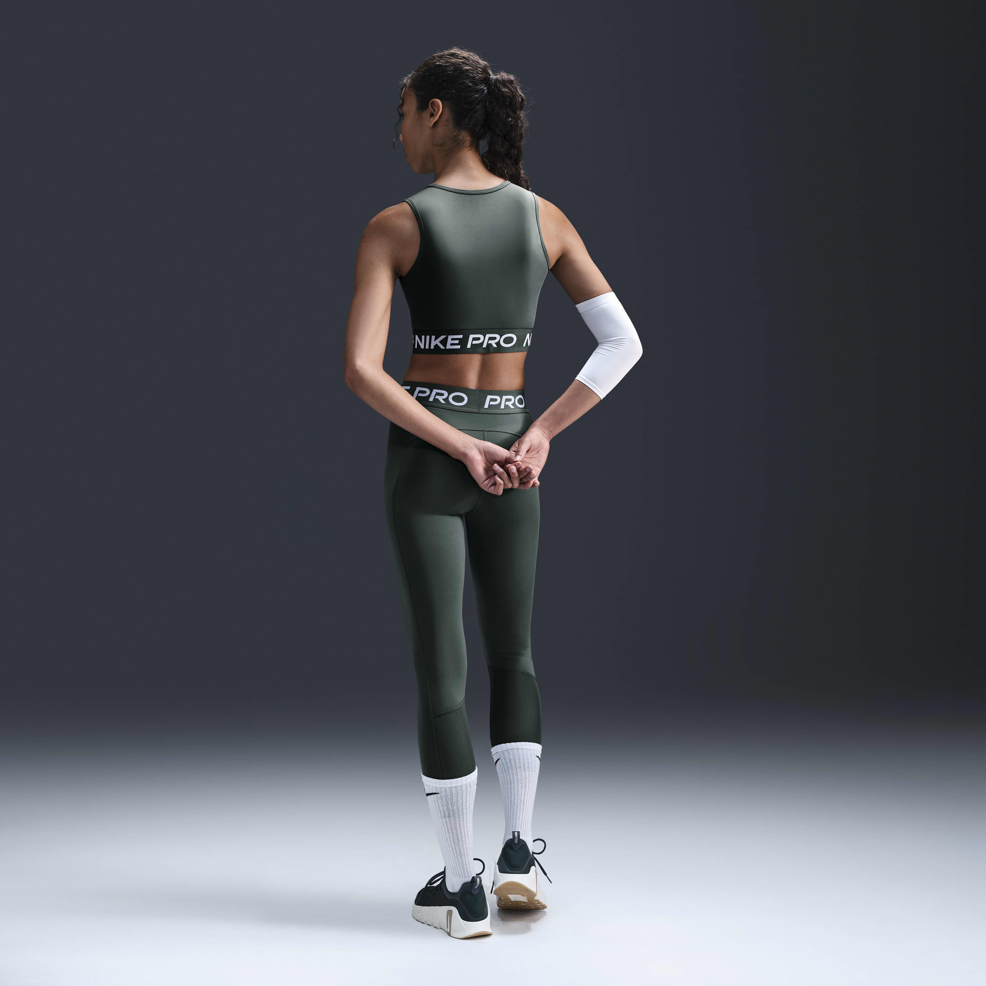Nike Pro image number 4