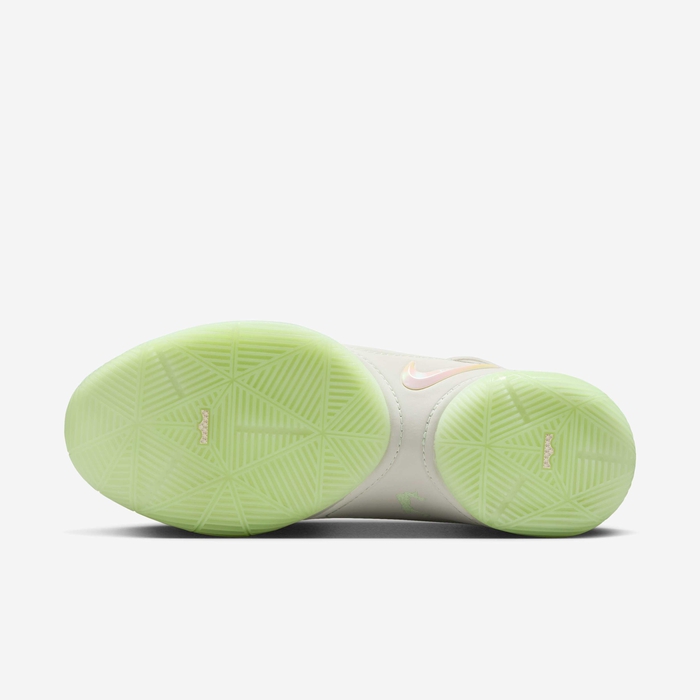 LeBron XXII 'Tunnel Vision' image number 1 LeBron XXII 'Tunnel Vision' image number 1