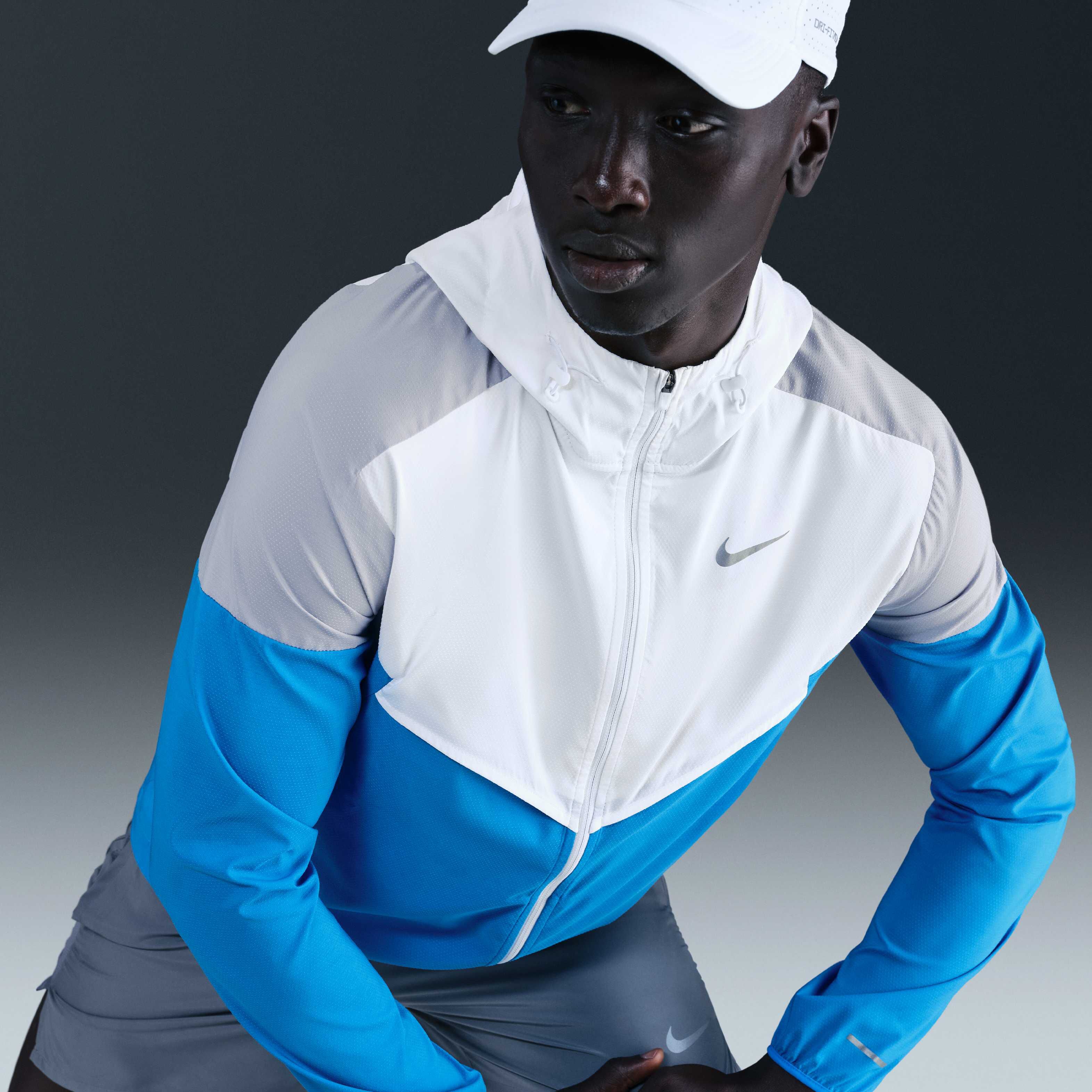 نايكي ايمبوسبلي لايت ويندرانر image number 2