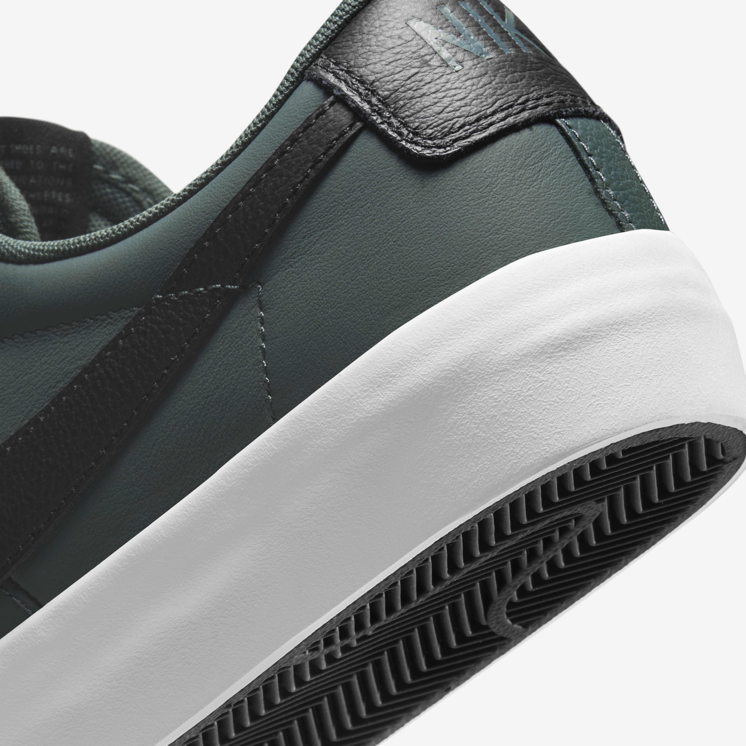 Nike sb blazer low fit online