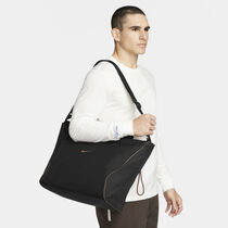 Nike Sportswear Essentials