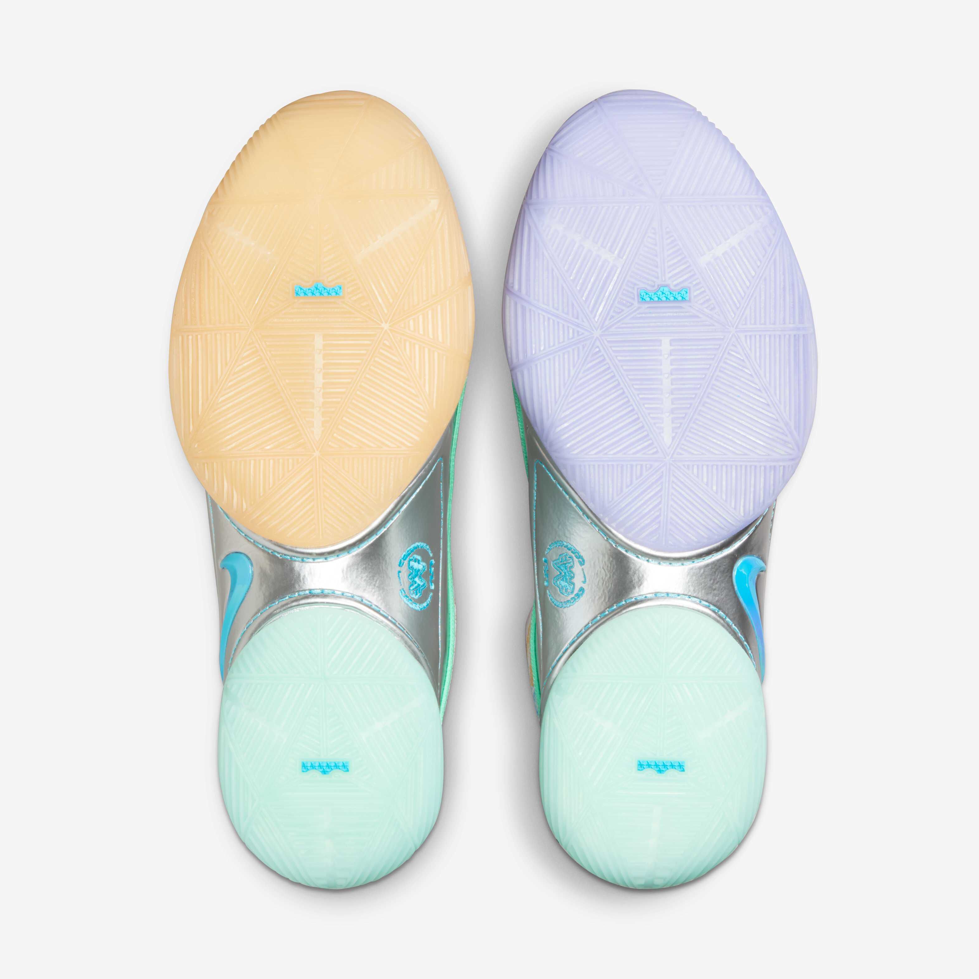 LeBron XXII 'Currency' image number 9