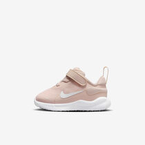 Nike Revolution 7