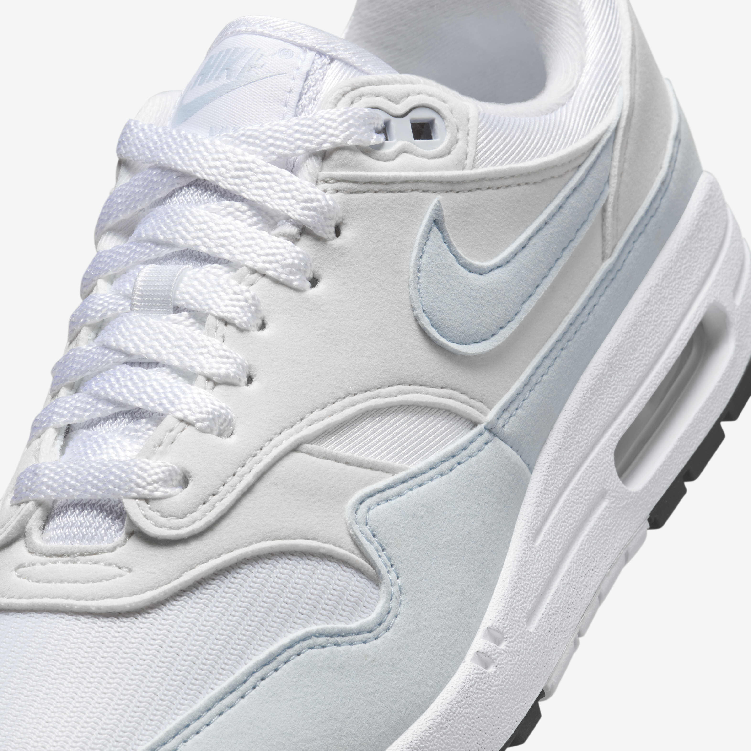 air max 1 triple white