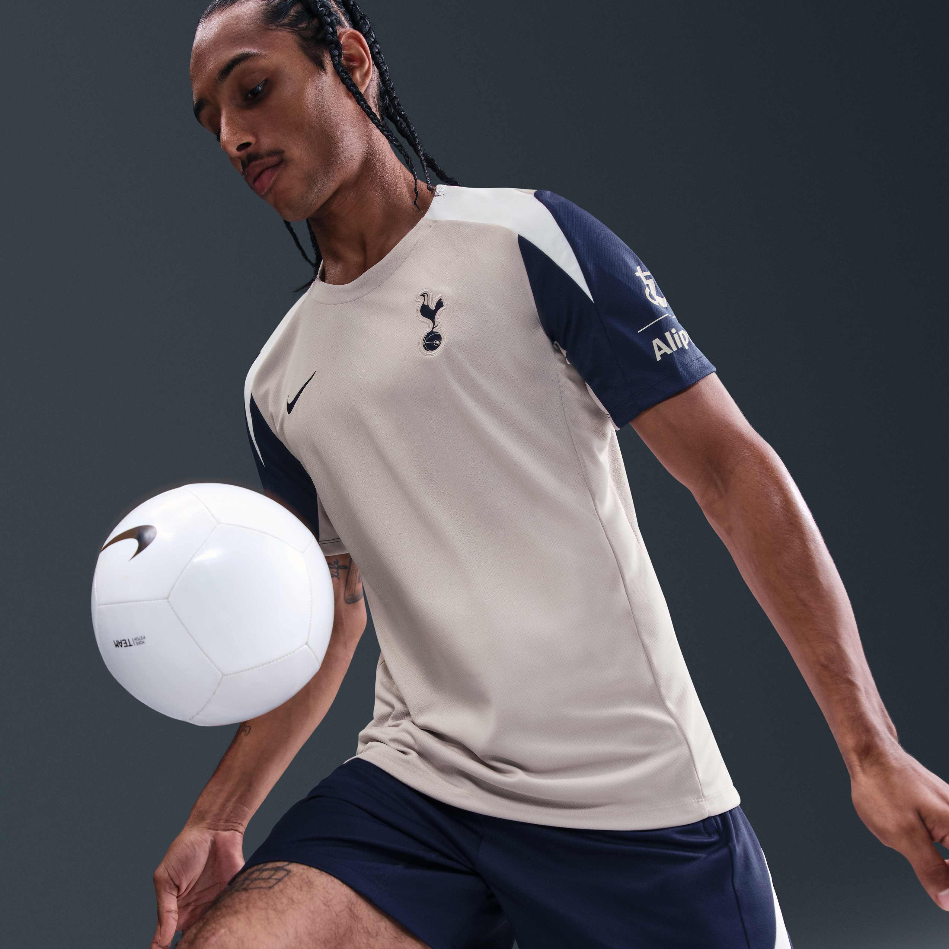 Tottenham Hotspur Strike image number 2
