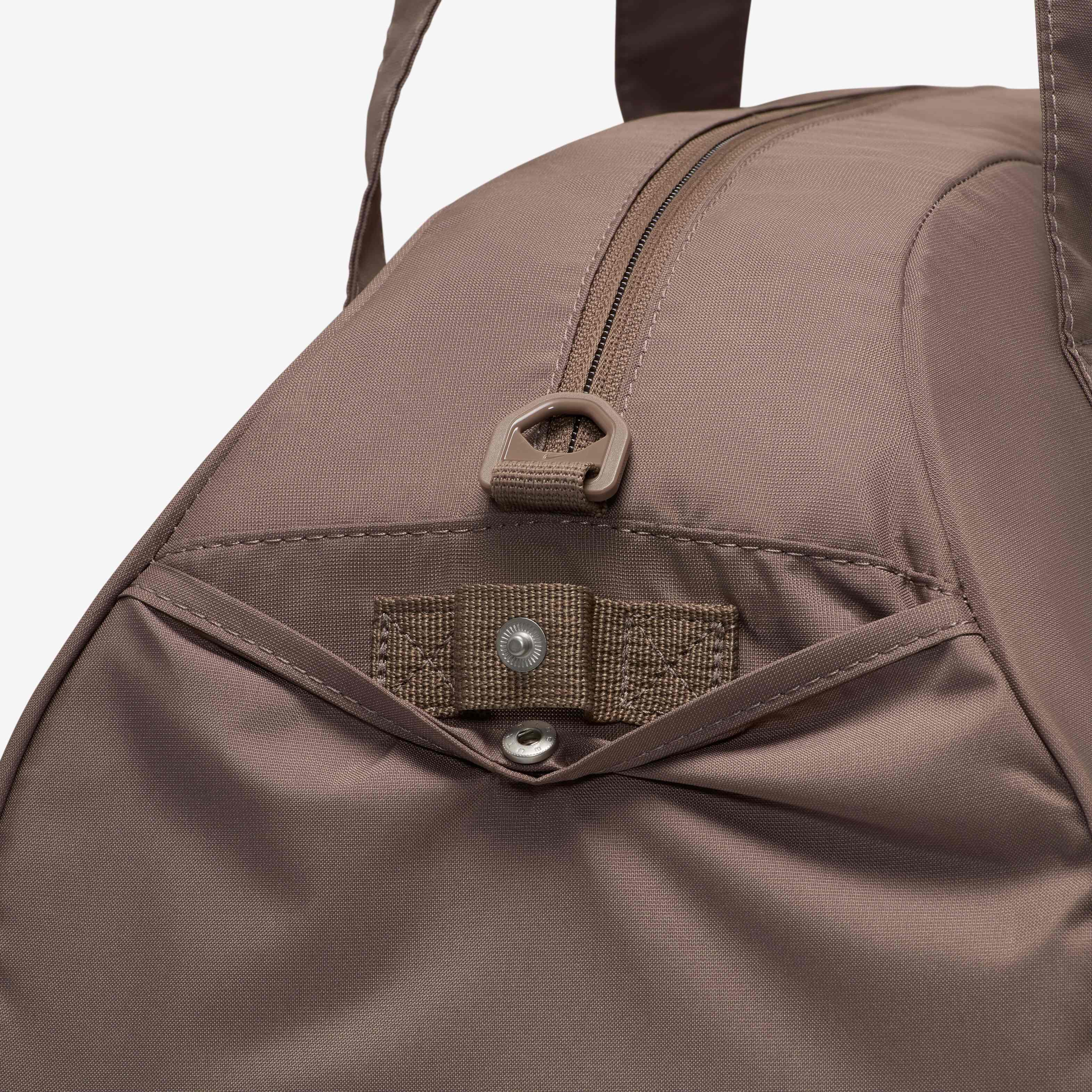 نايكي جيم كلوب image number 6