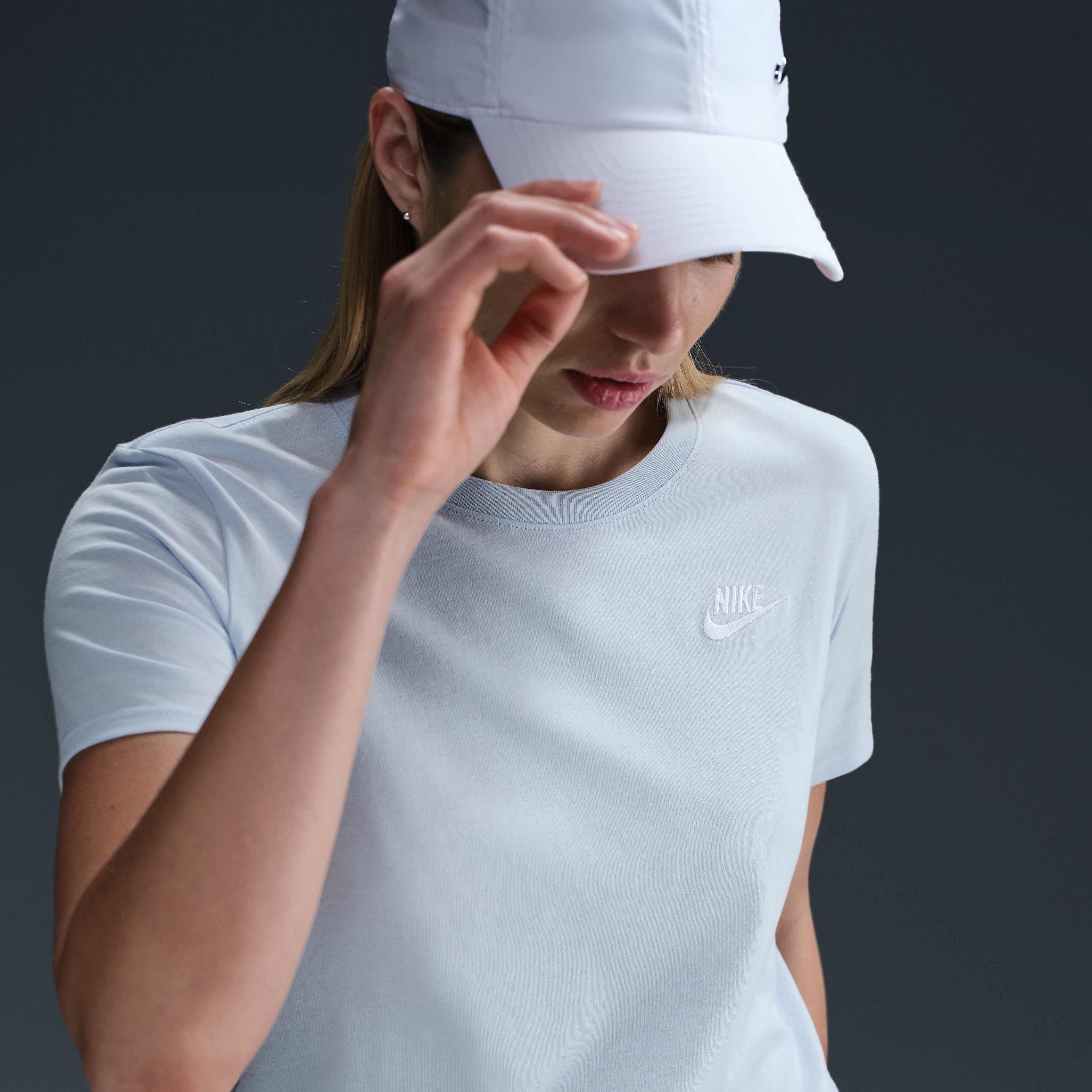 Nike Sportswear Club Essentials image number 2