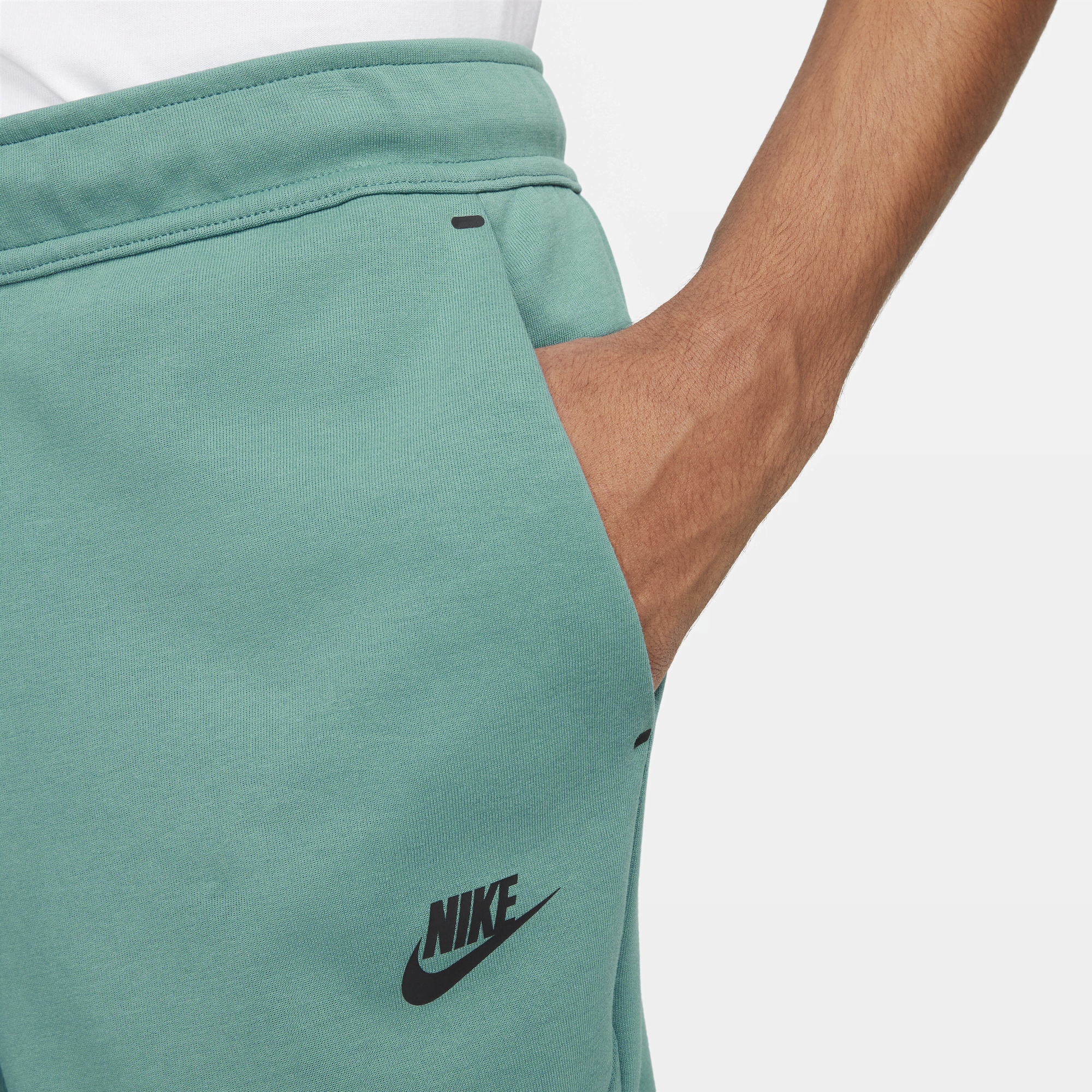Nike pistachio hotsell joggers