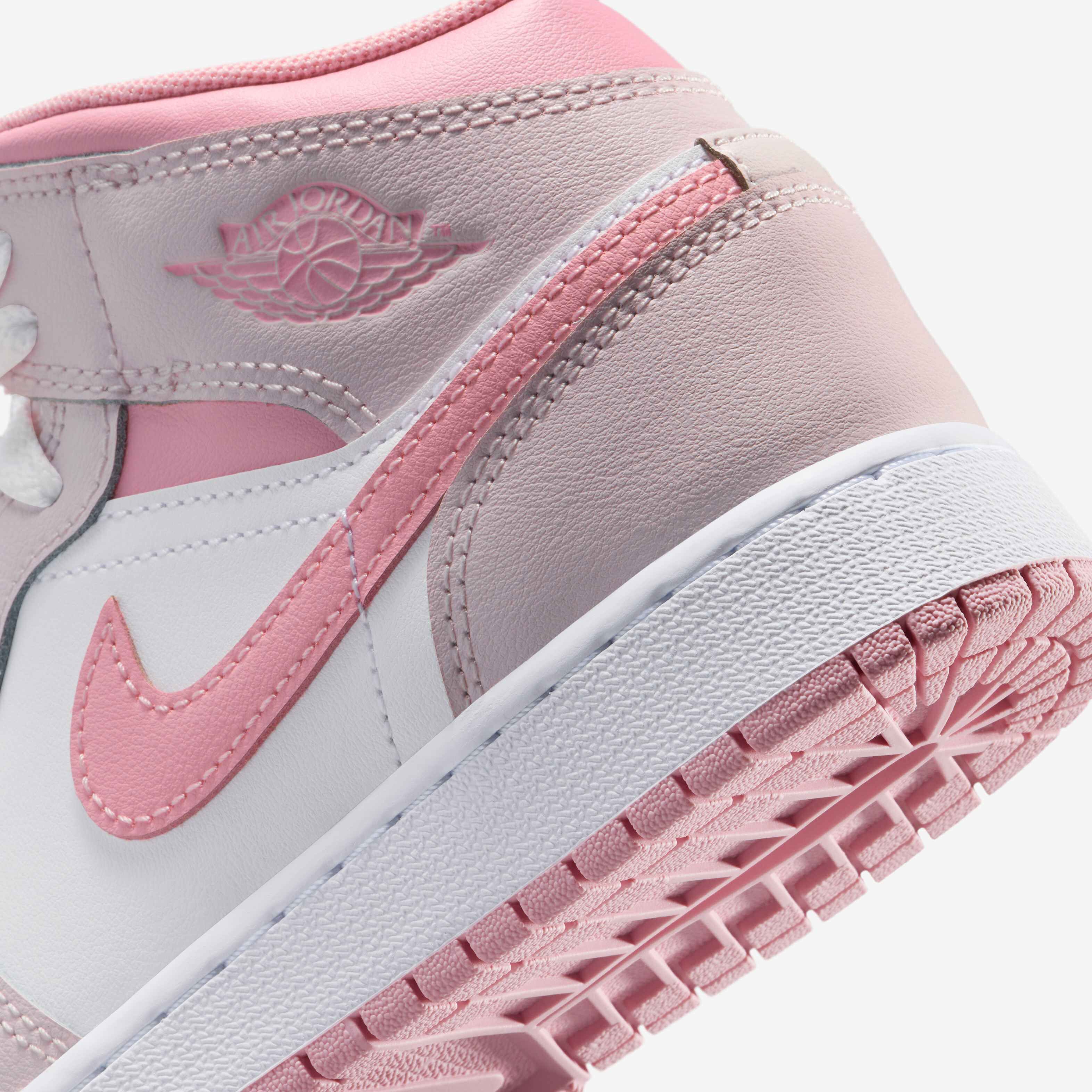 Air Jordan 1 Mid image number 7