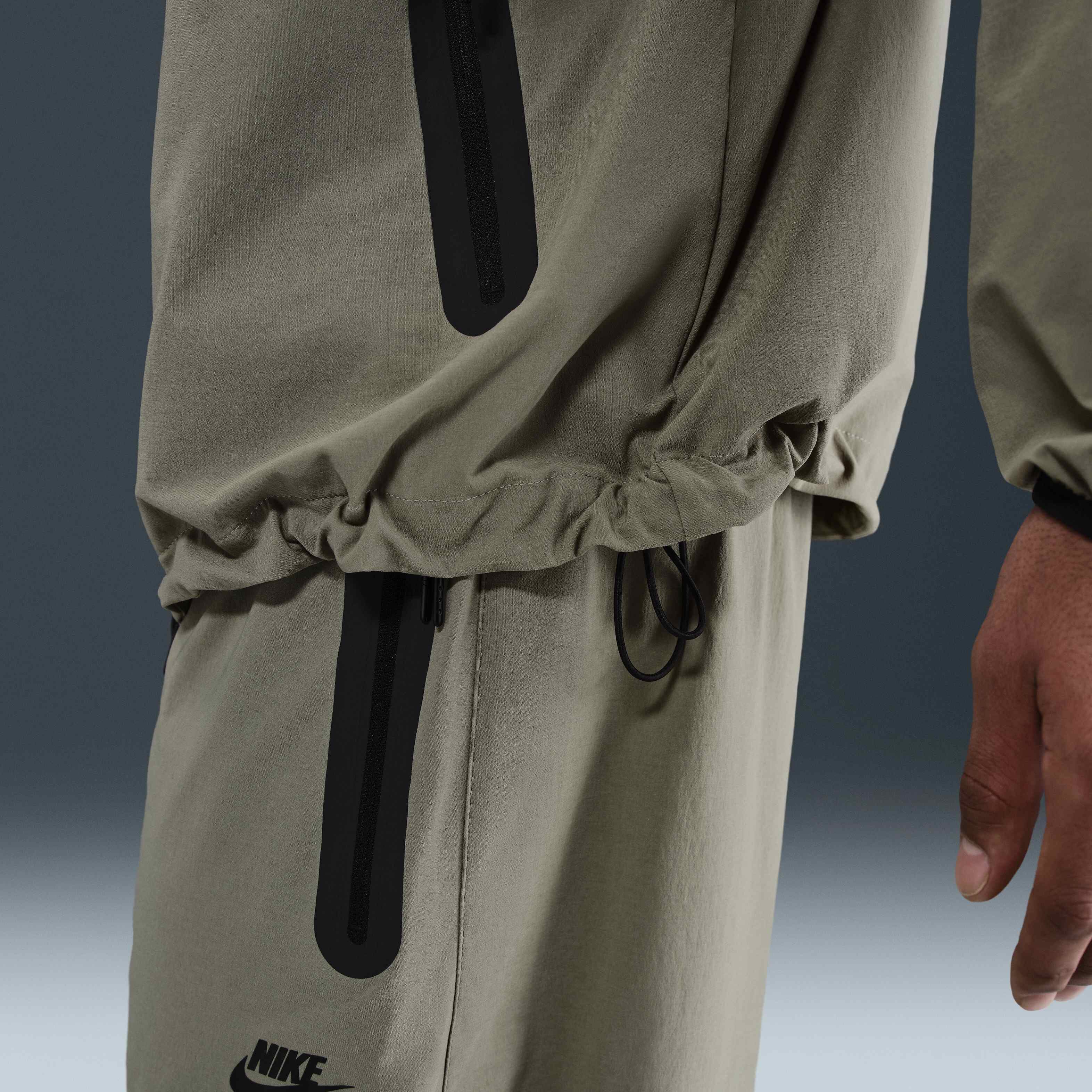 نايكي تك ويندرانر image number 5