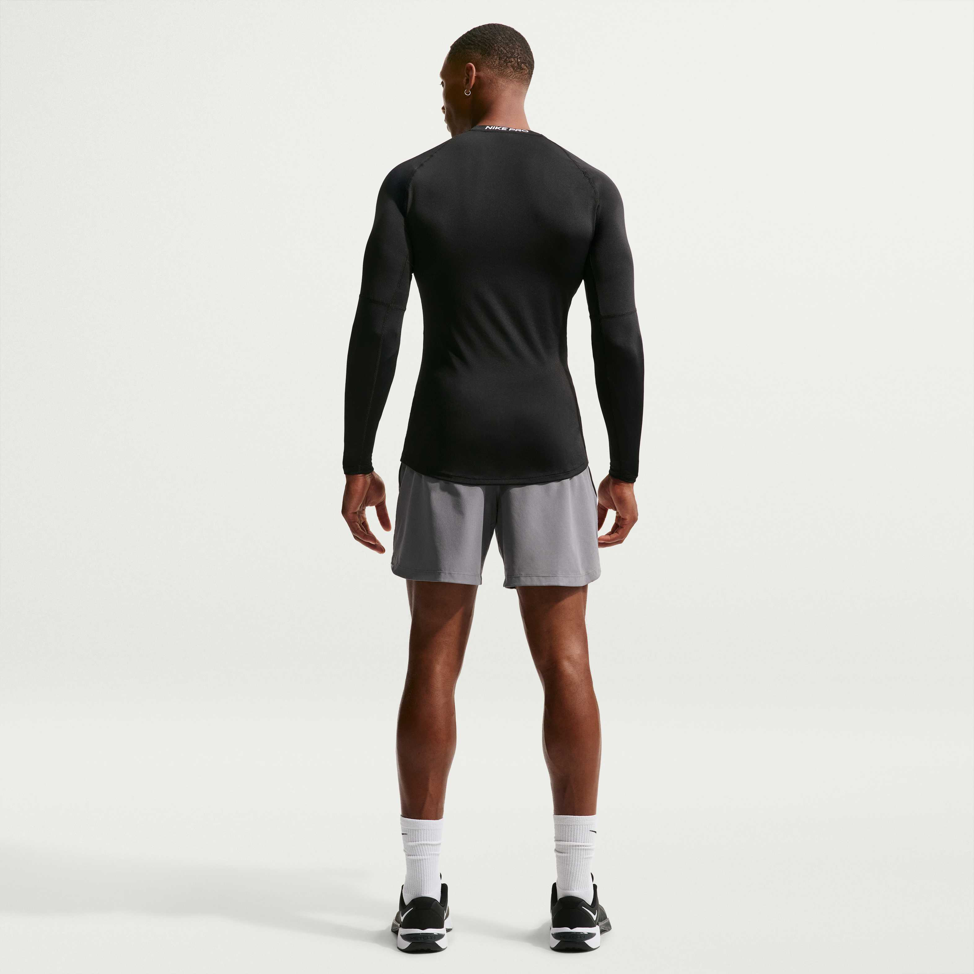 Nike Pro image number 4