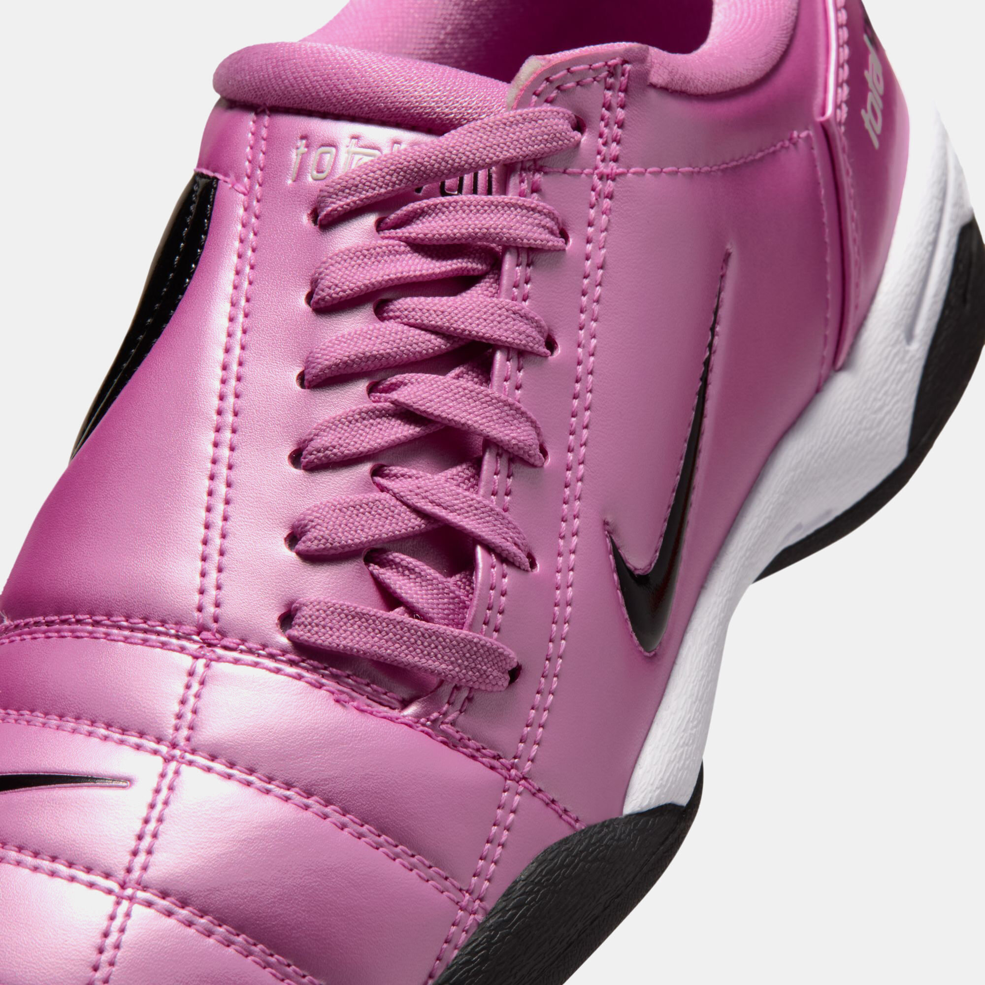 Nike Total90 image number 8