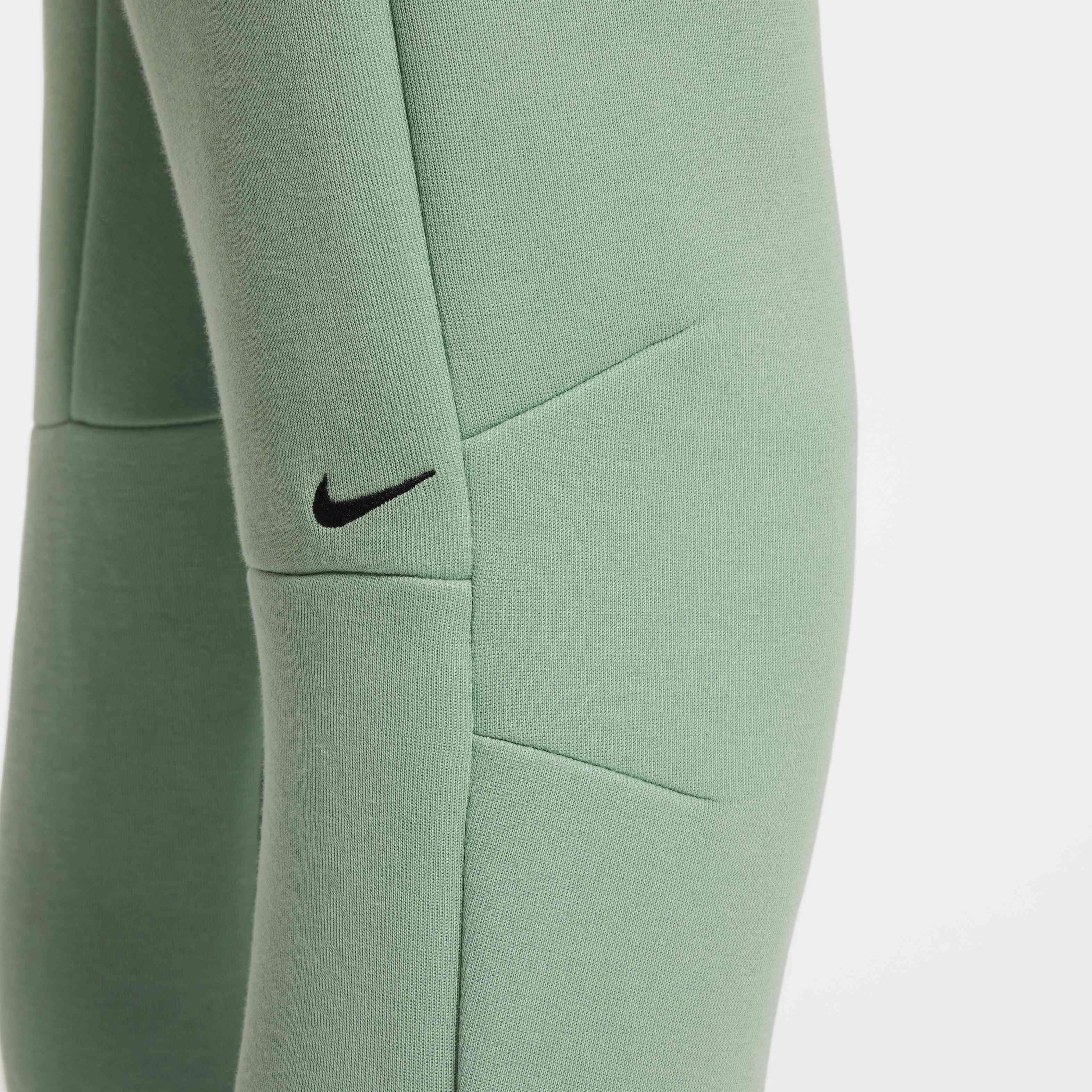 Nike Sportswear Tech Fleece image number 6