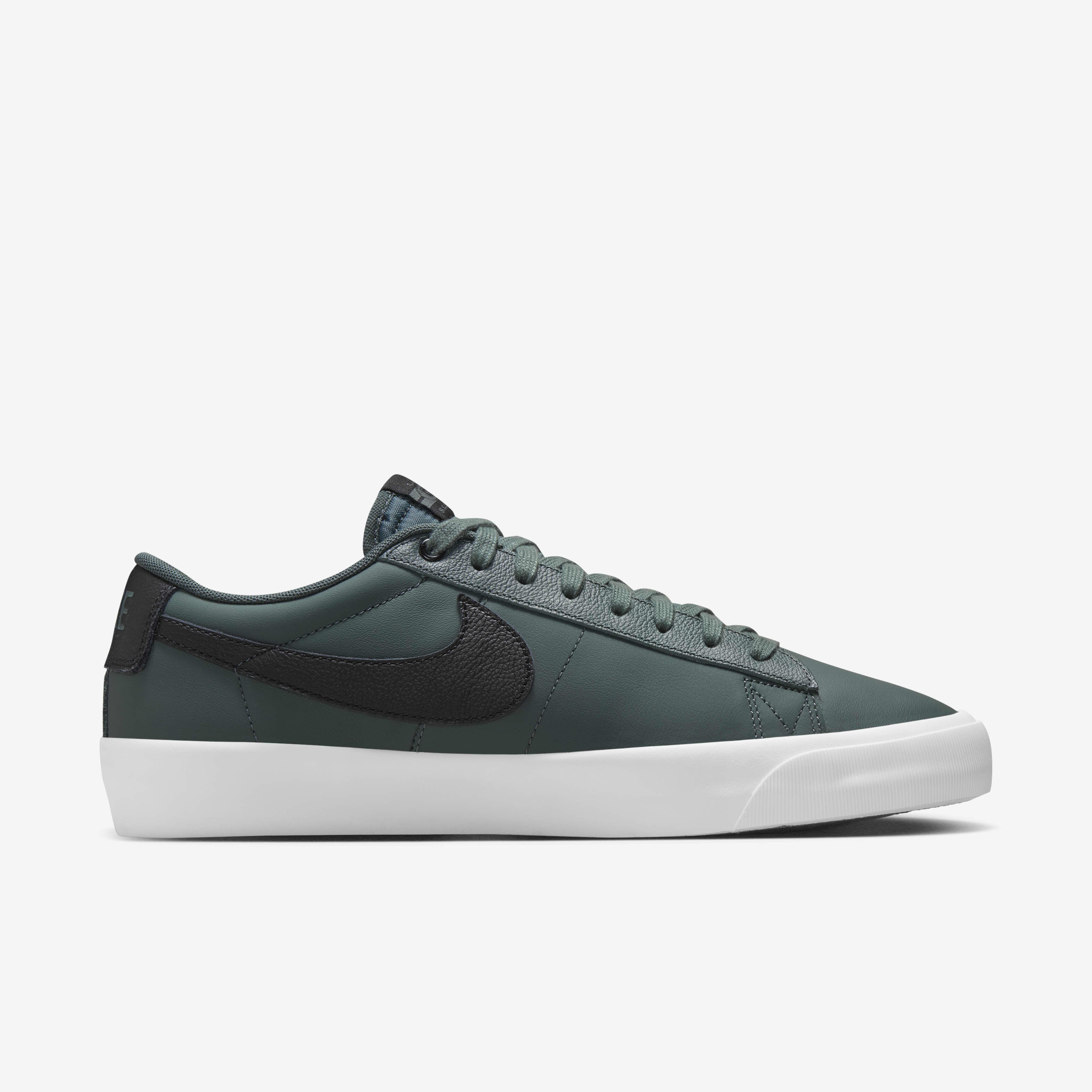 Nike SB Blazer Low Pro GT image number 2