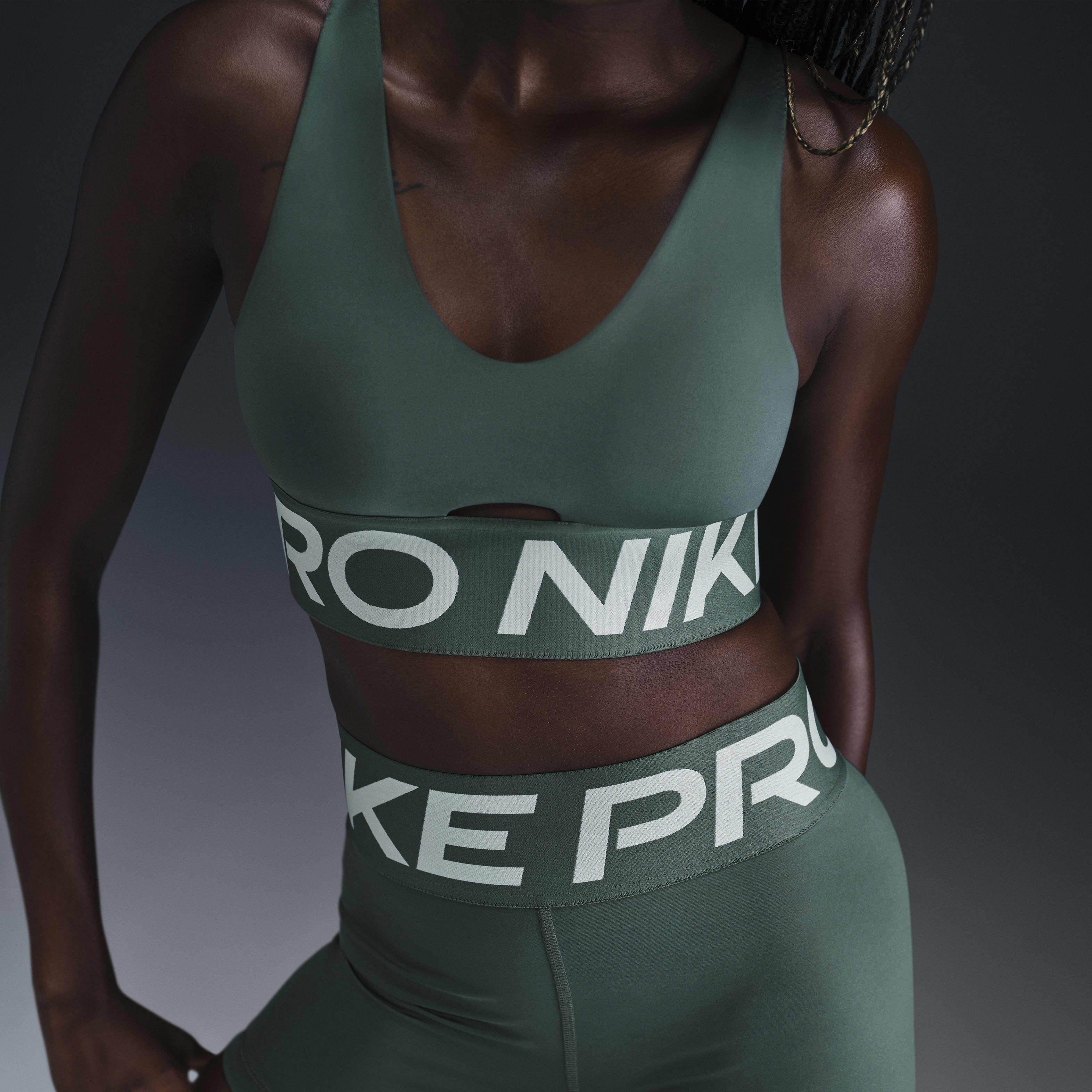 Nike Pro Sculpt image number 4
