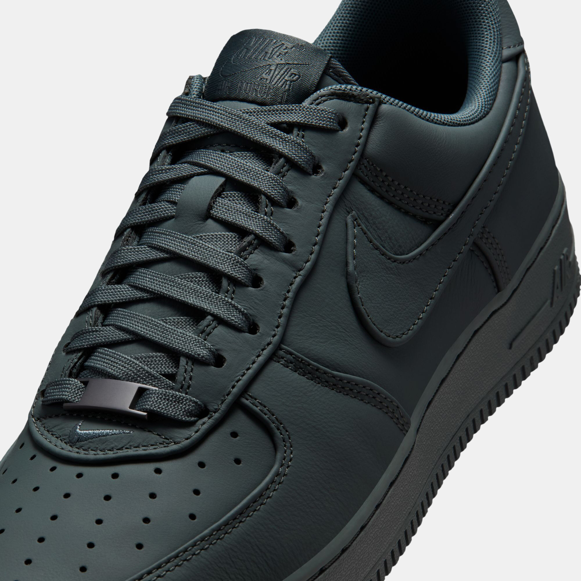 Nike Air Force 1 Low Retro Premium image number 8