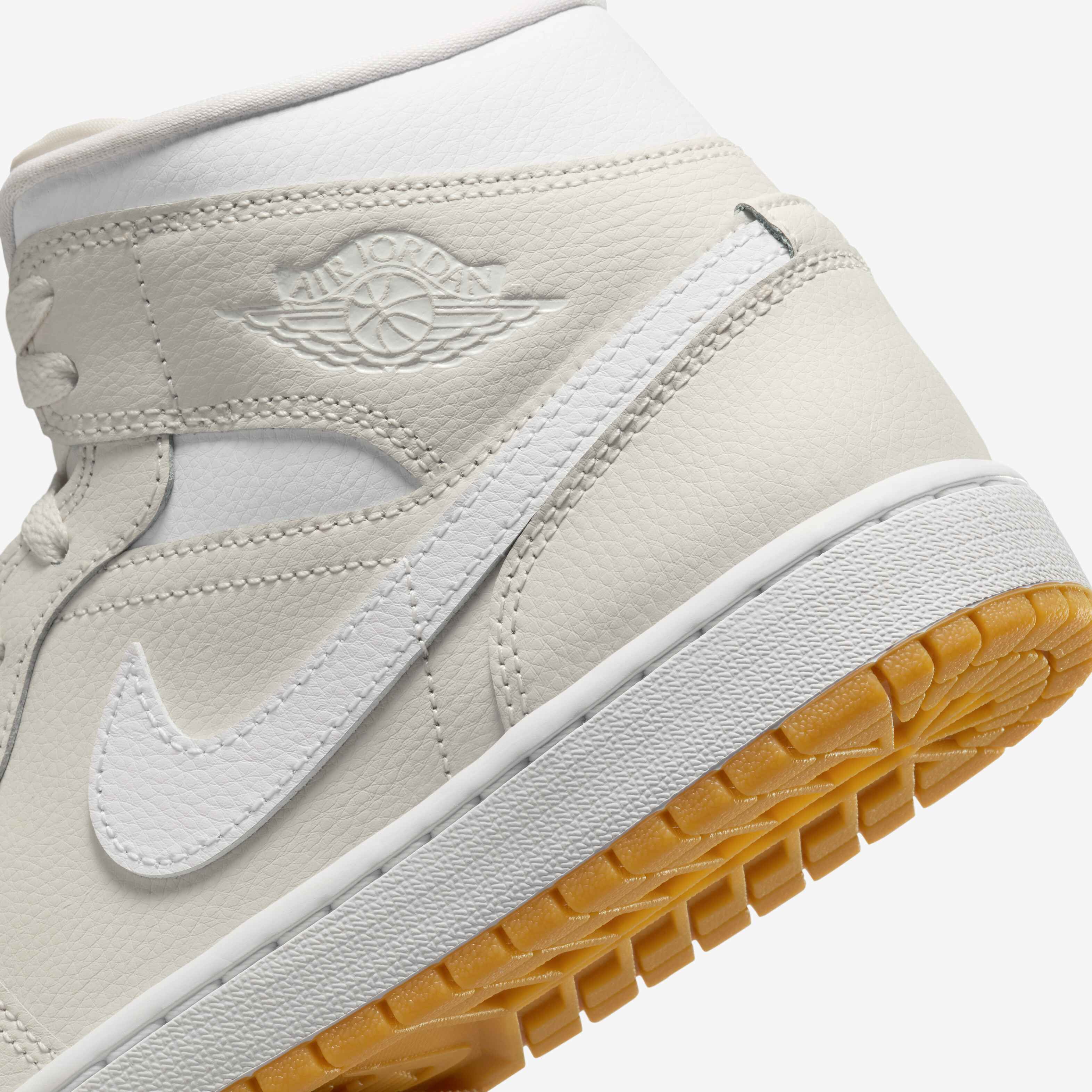 حذاء اير جوردن 1 ميد image number 7