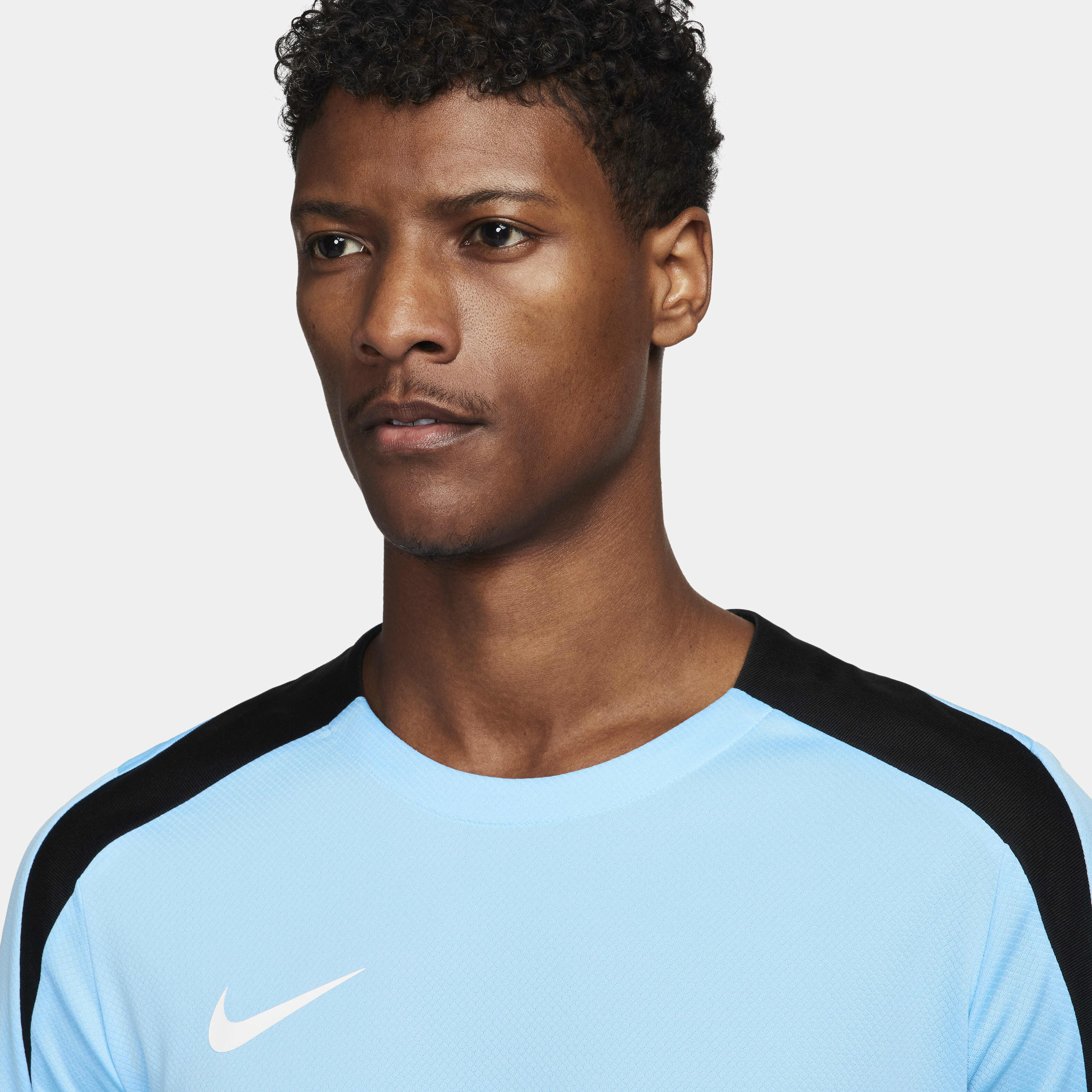 Nike Strike image number 2