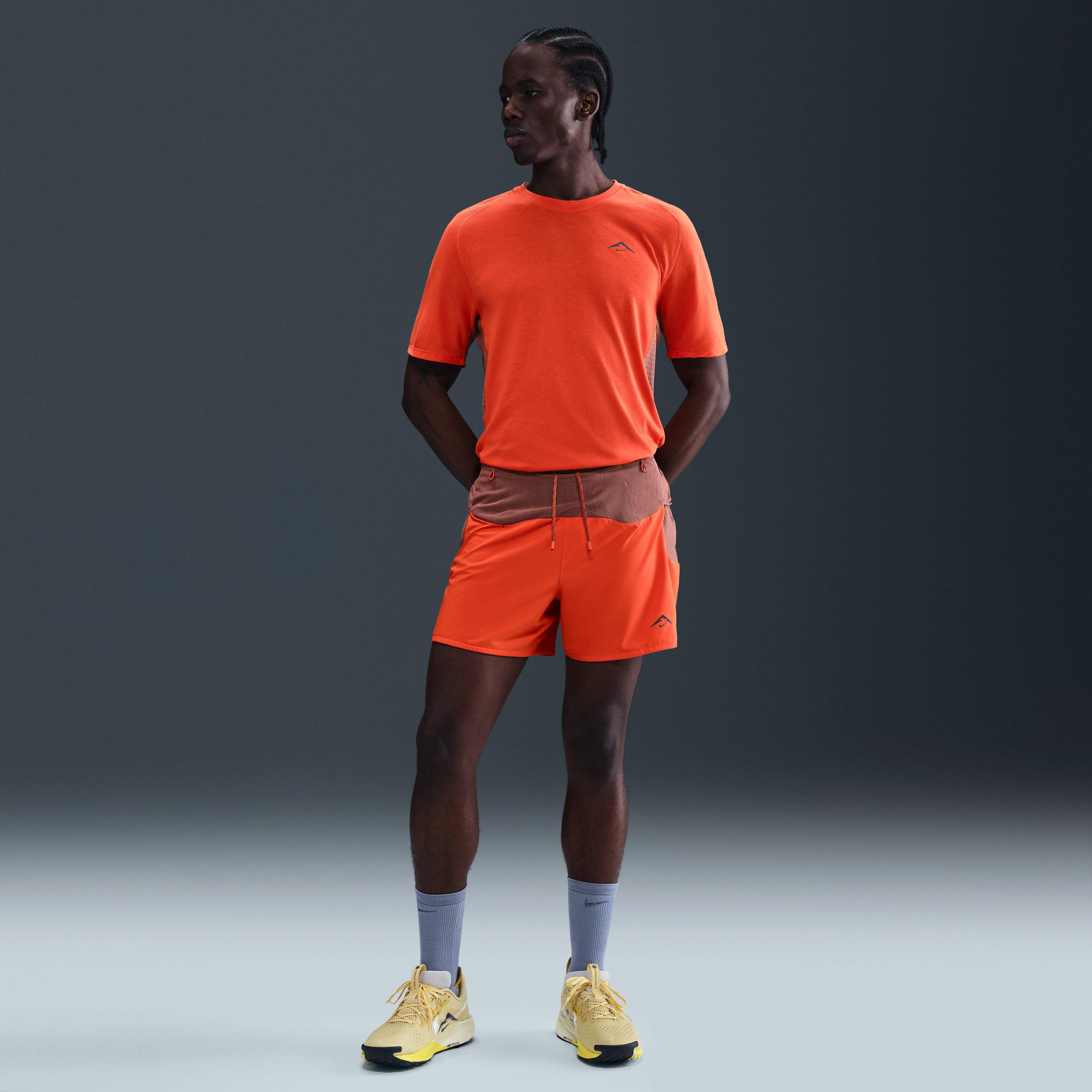 نايكي سولار تشيس image number 3