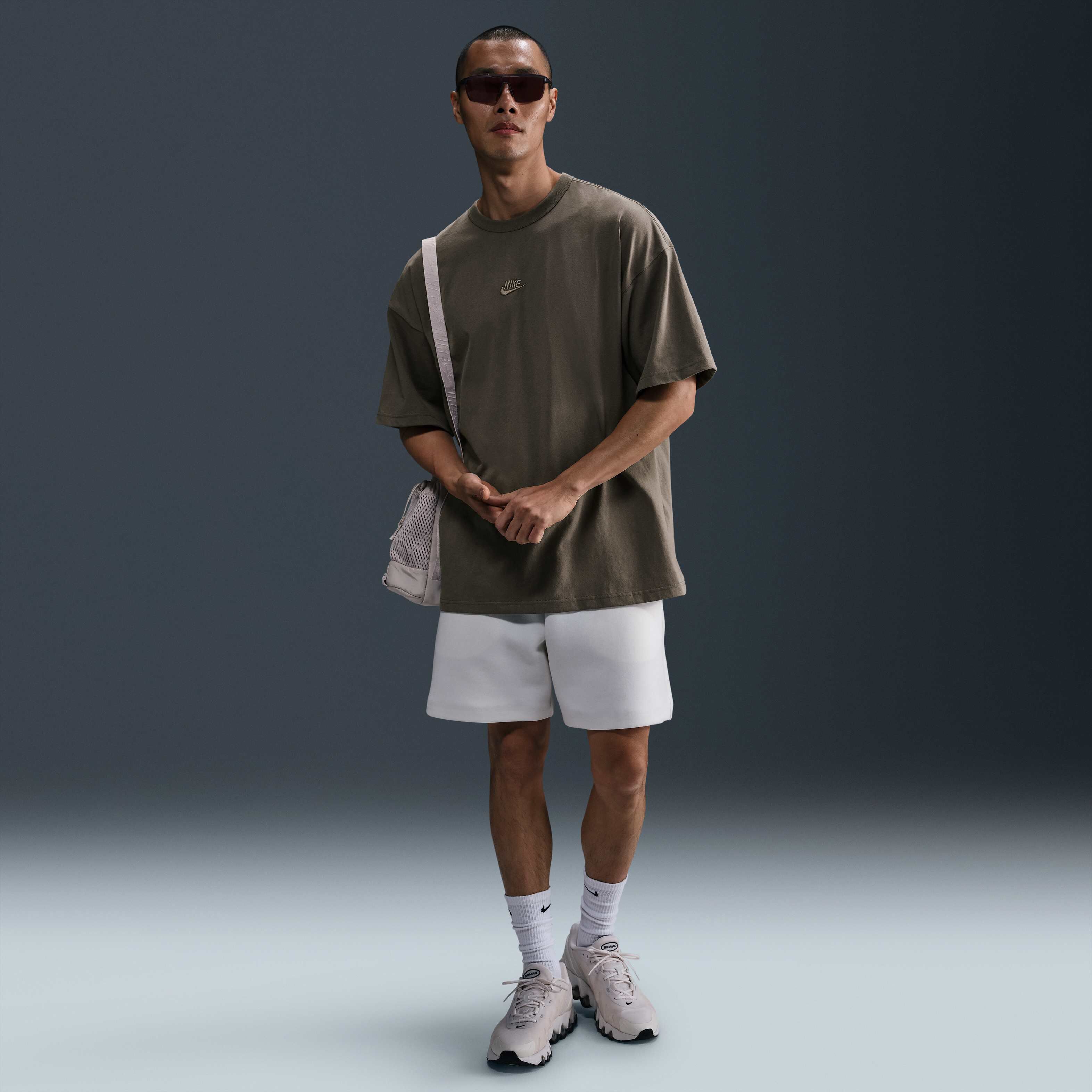 ◆Nike◆ Sportswear Premium Essentials Men's Oversized T-Sh Nike Men's Sportswear Premium Essentials Tee-Black