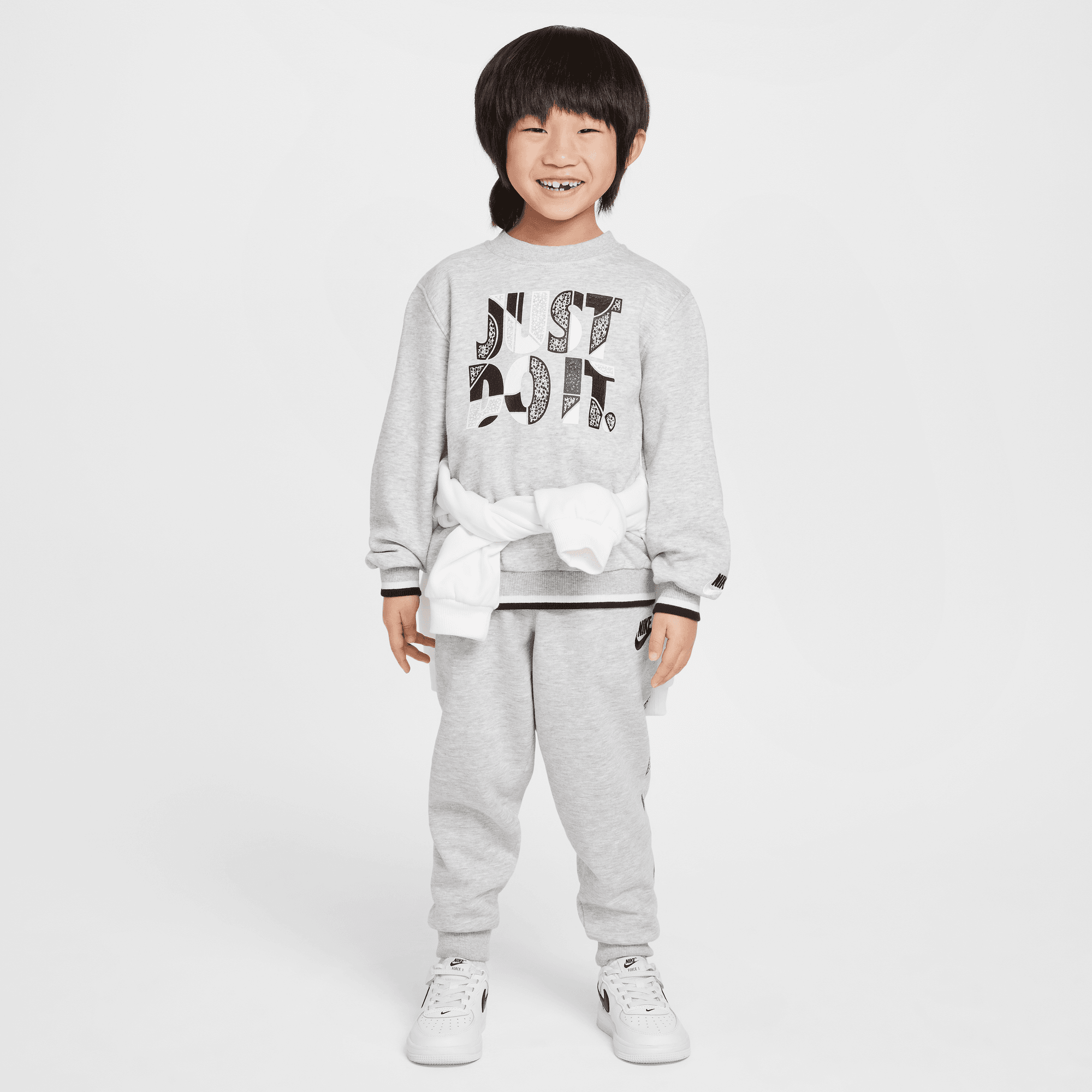 نايكي سبورتوير 'اوتسايد ذا لاينز' image number 3