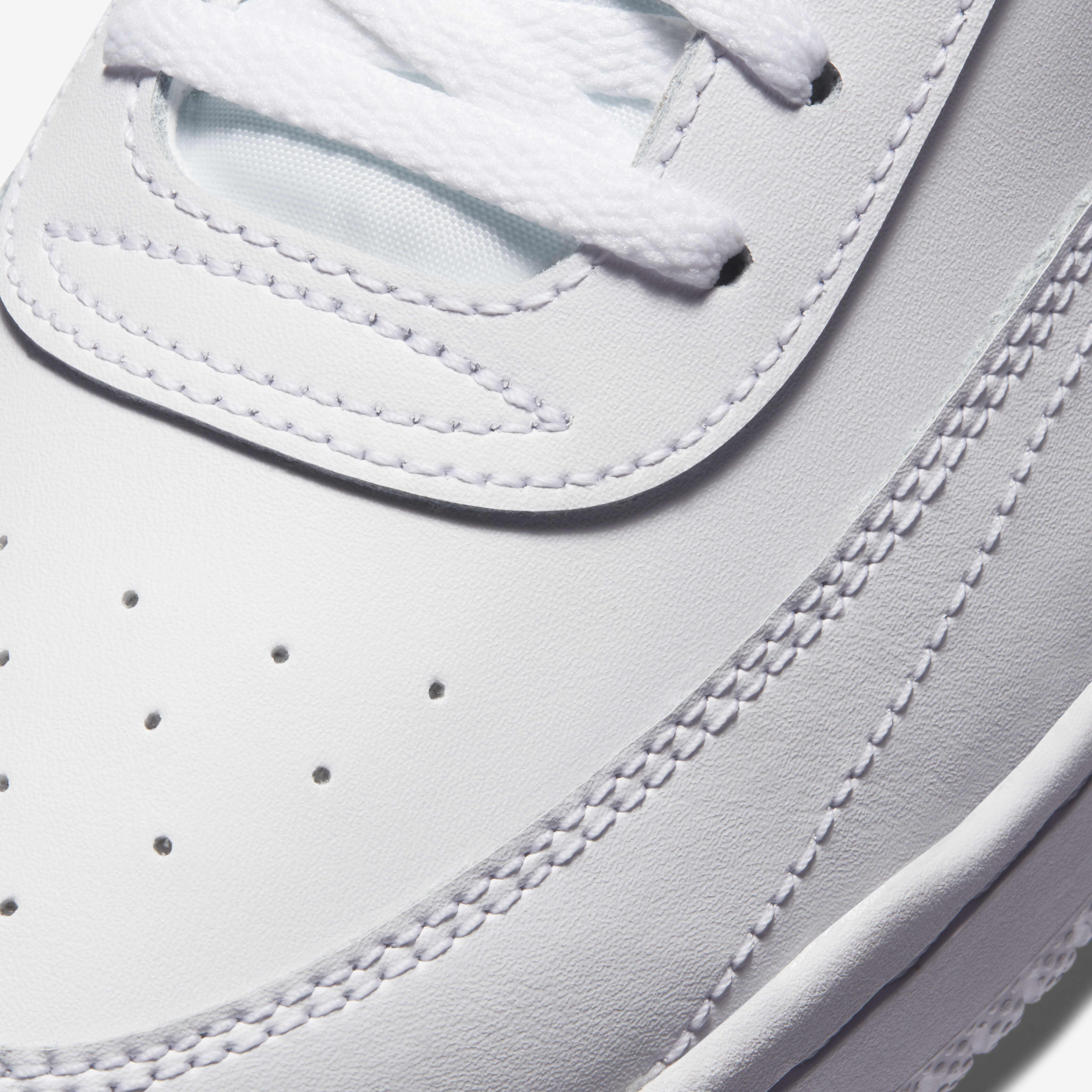 Vintage white nike sneakers on sale