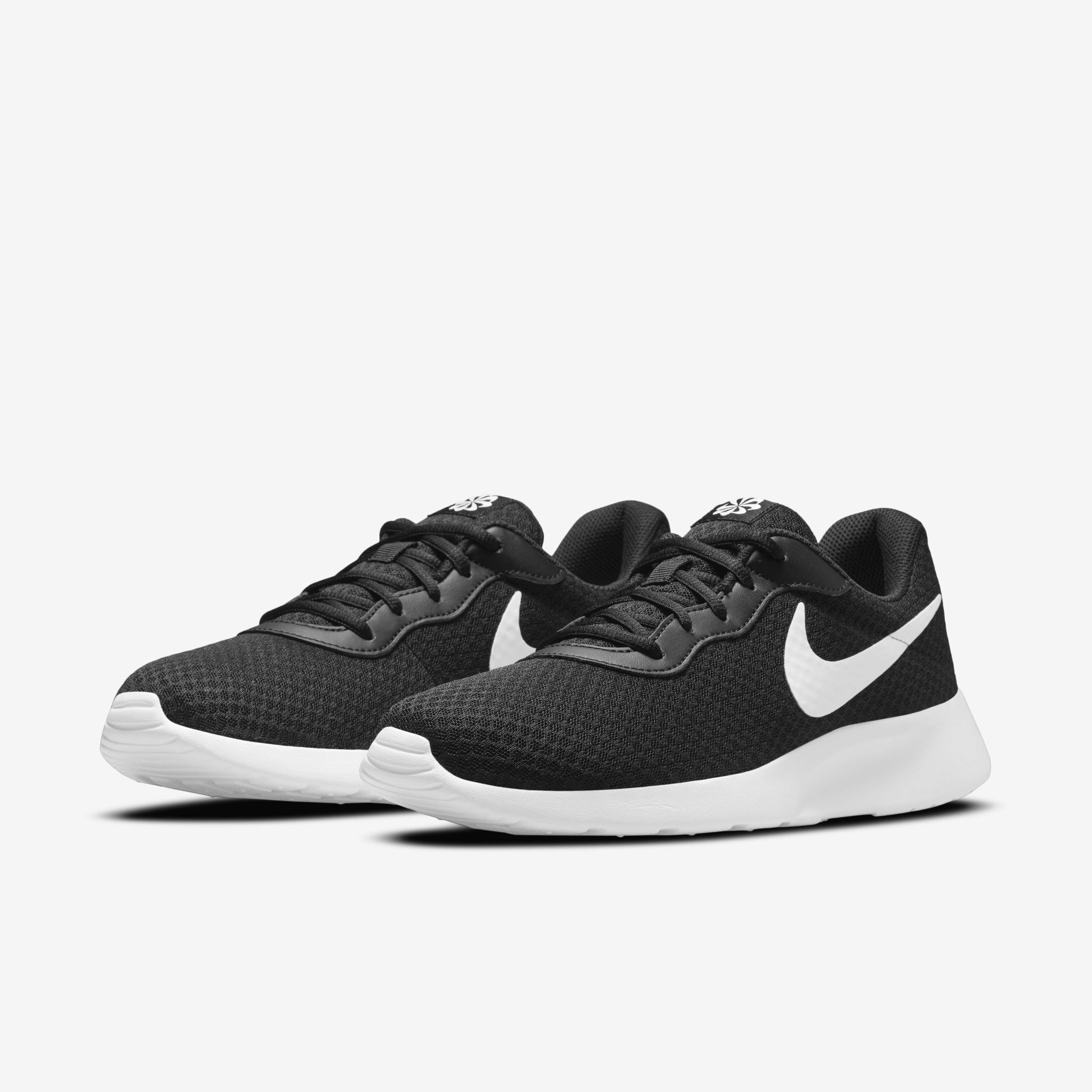 Nike tanjun sandals black size 9 online