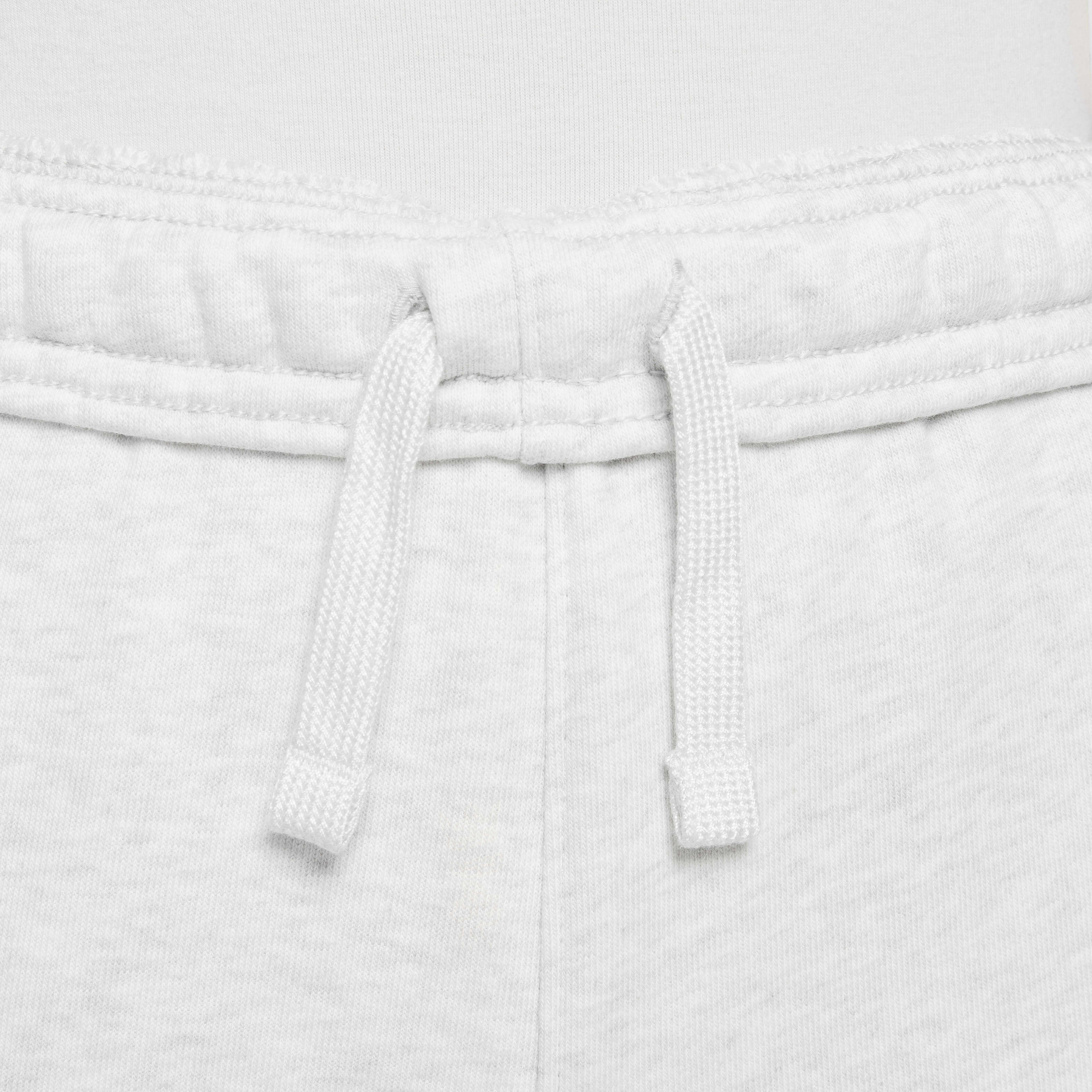 ليبرون ستاندرد ايشيو image number 2