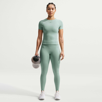 Nike Universa