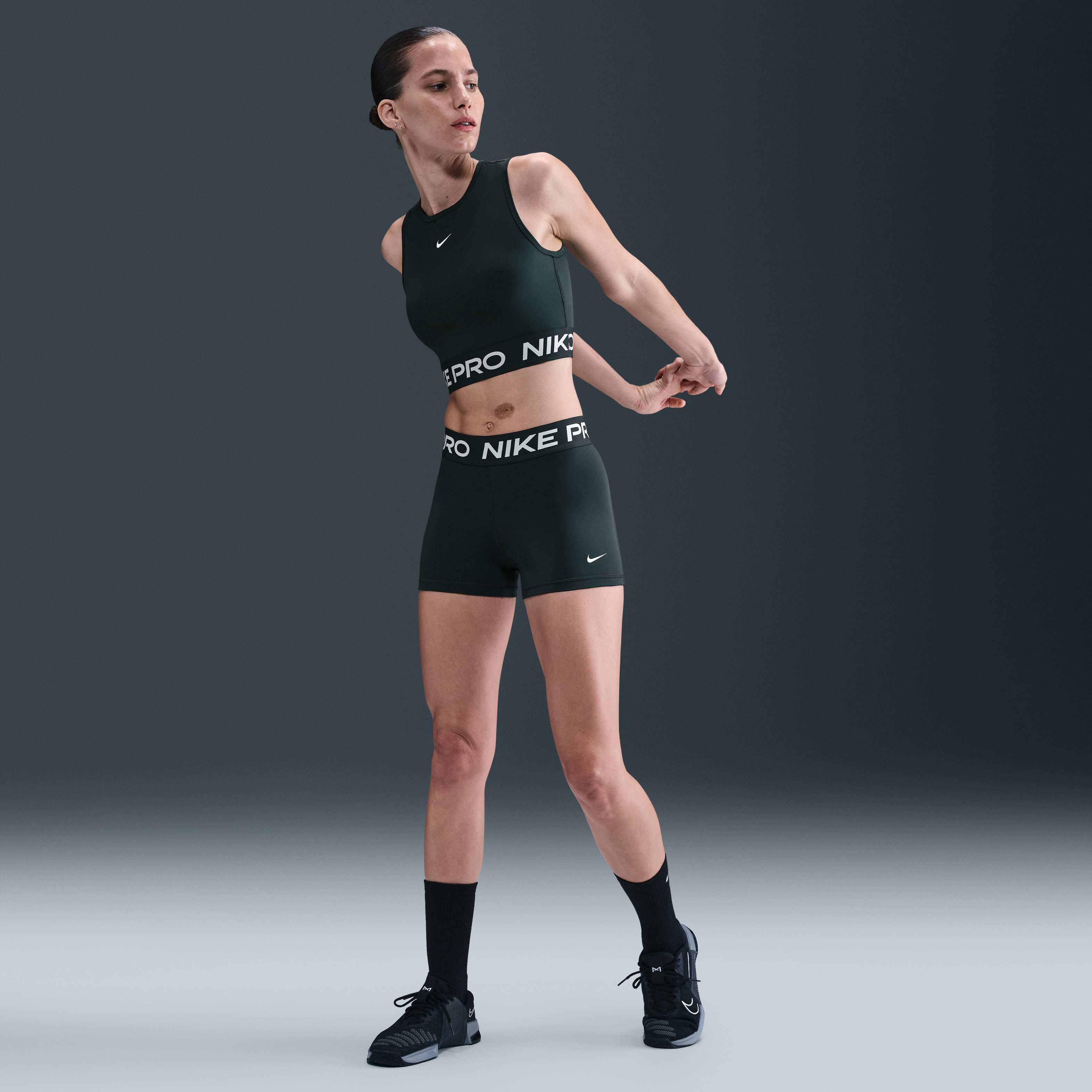 Nike Pro image number 3