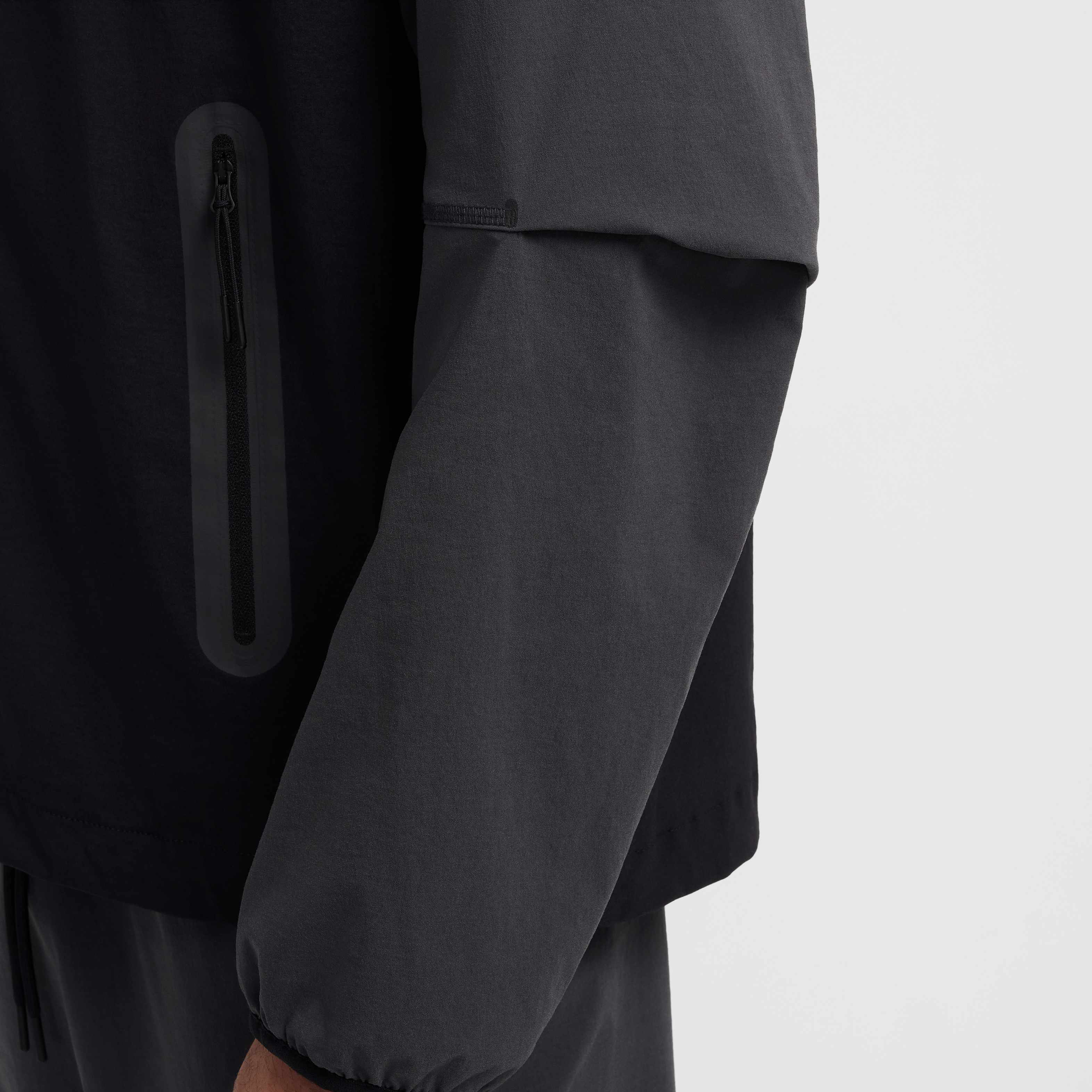 نايكي تك ويندرانر image number 8