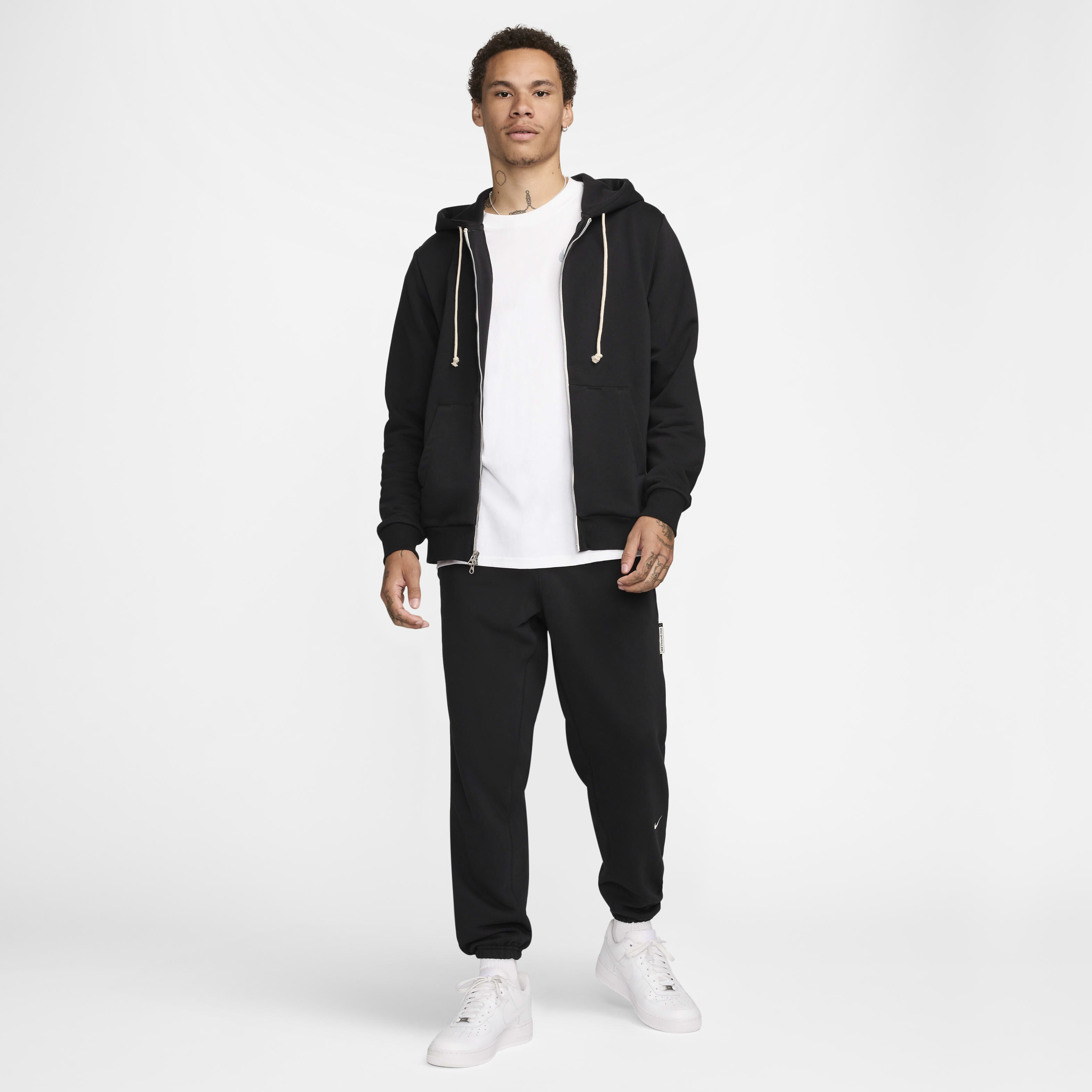 Nike Standard Issue image number 10