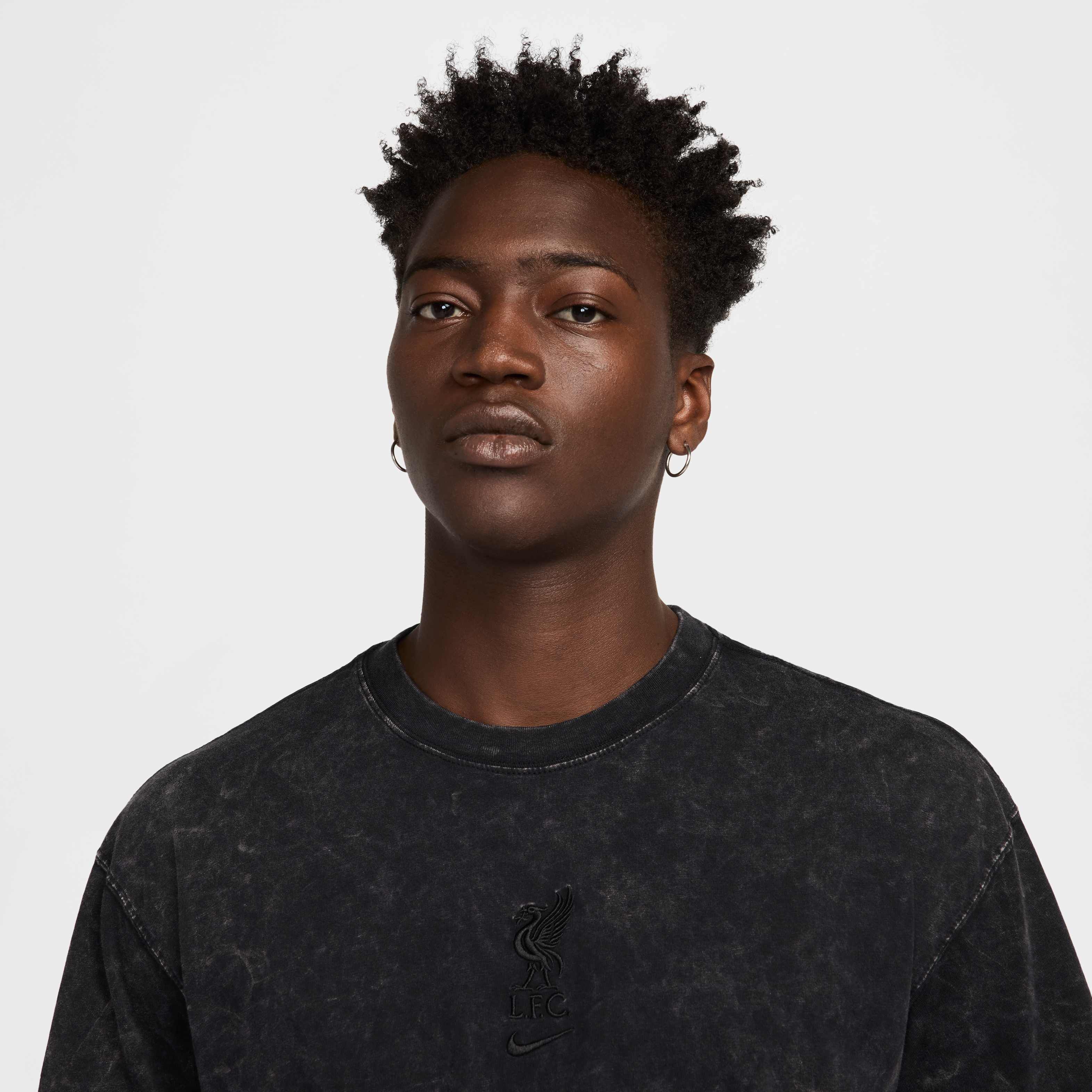 Liverpool F.C. Premium Essentials image number 2